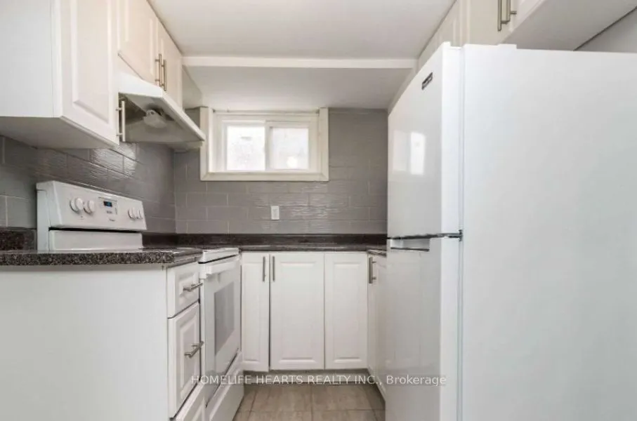 371 Rossland Road E