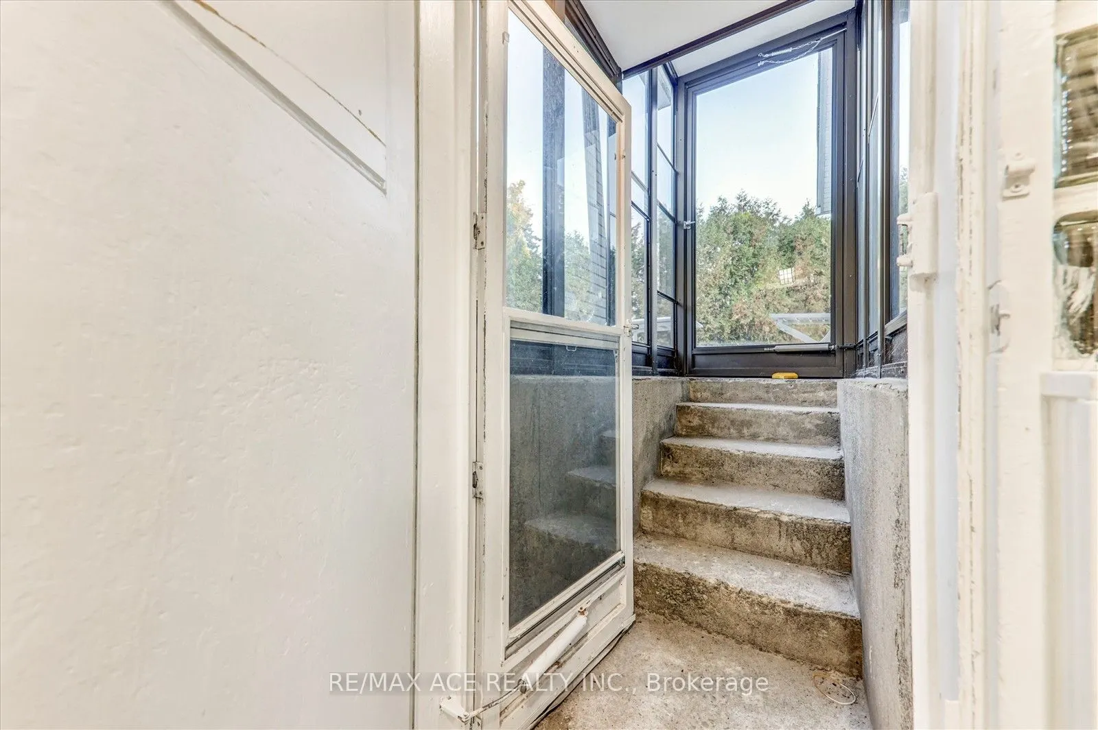 81 Grassmere Avenue