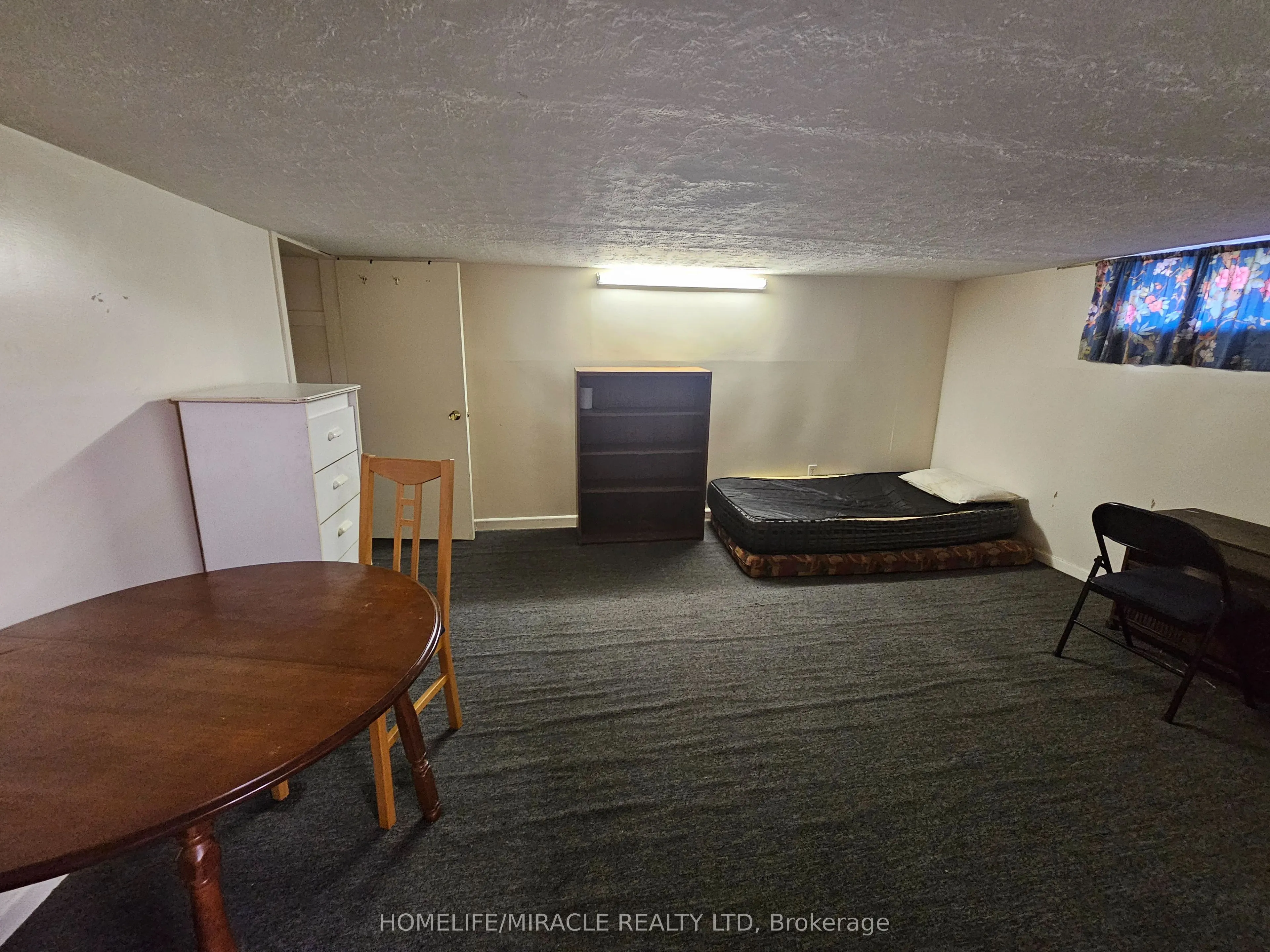 898 Kennedy Road