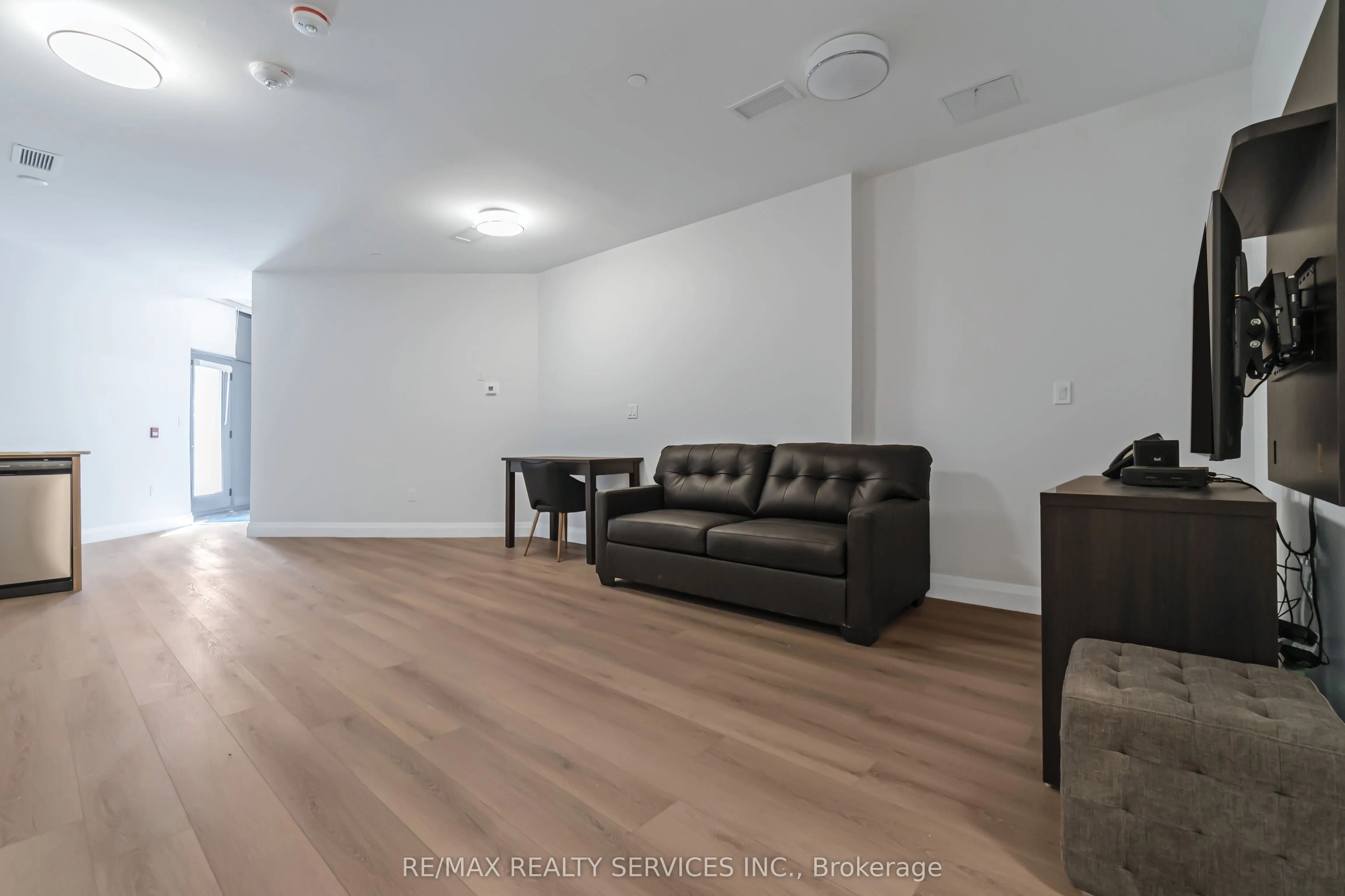 30 DEAN PARK Road, ##1