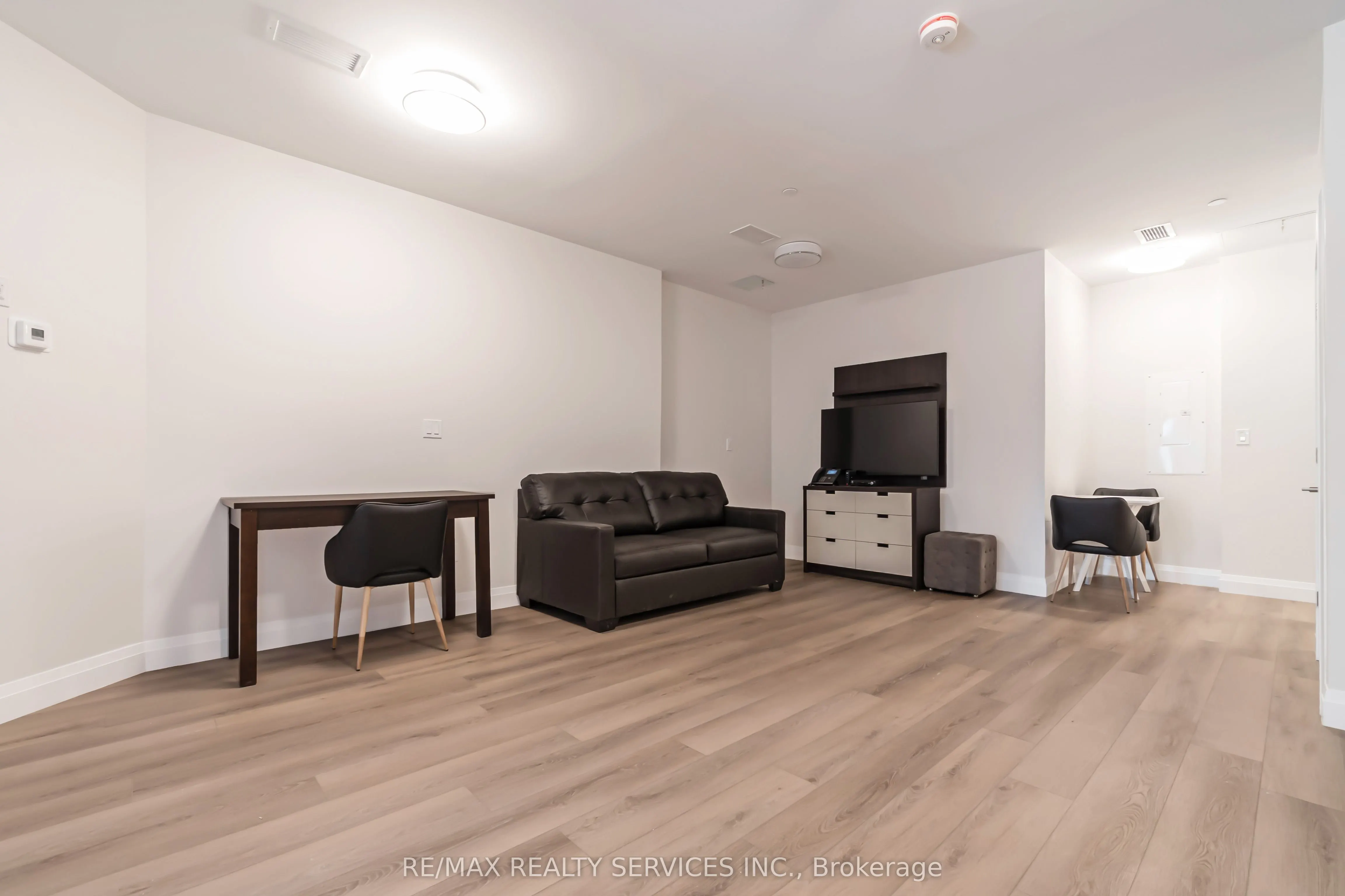 30 DEAN PARK Road, ##1