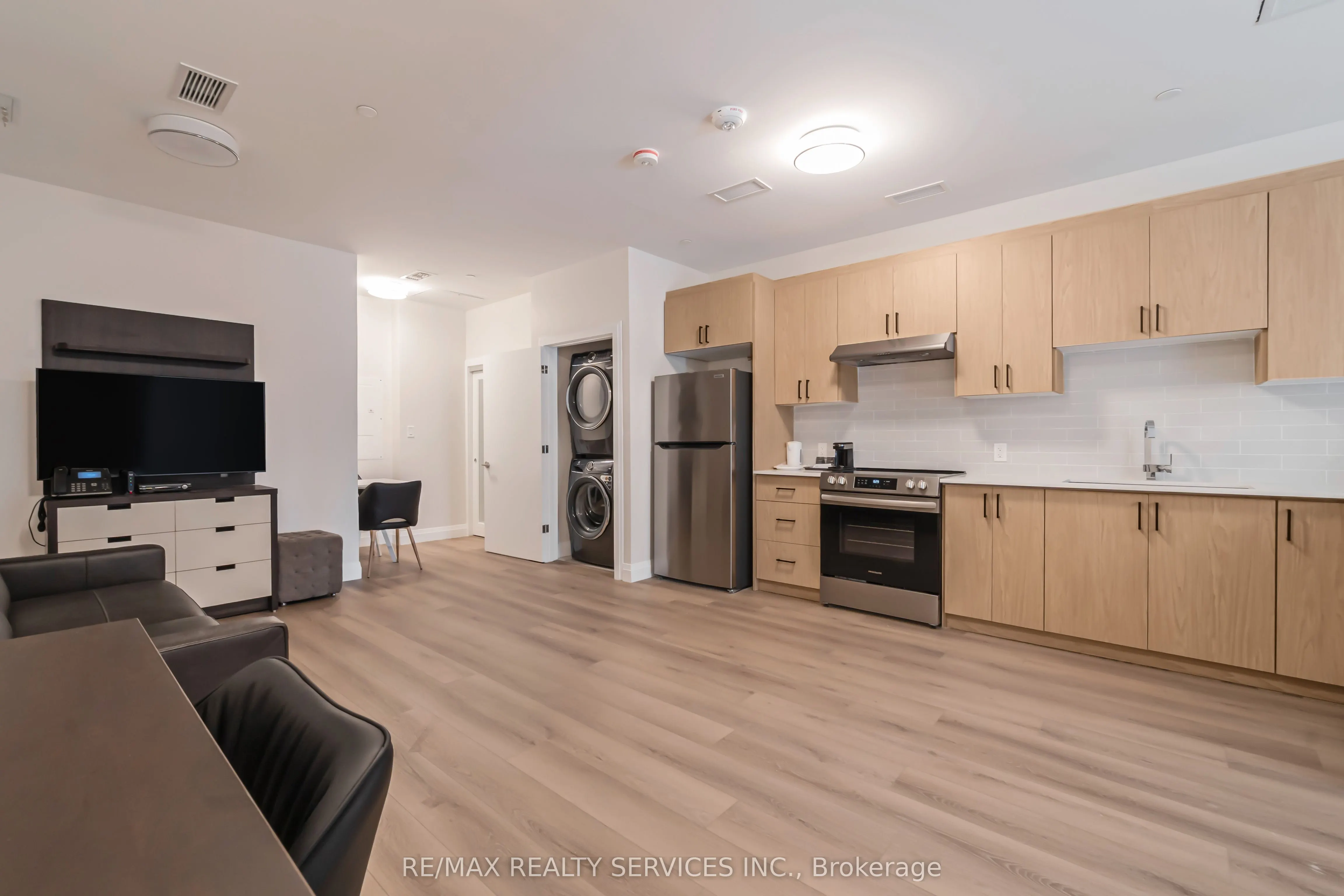 30 DEAN PARK Road, ##1