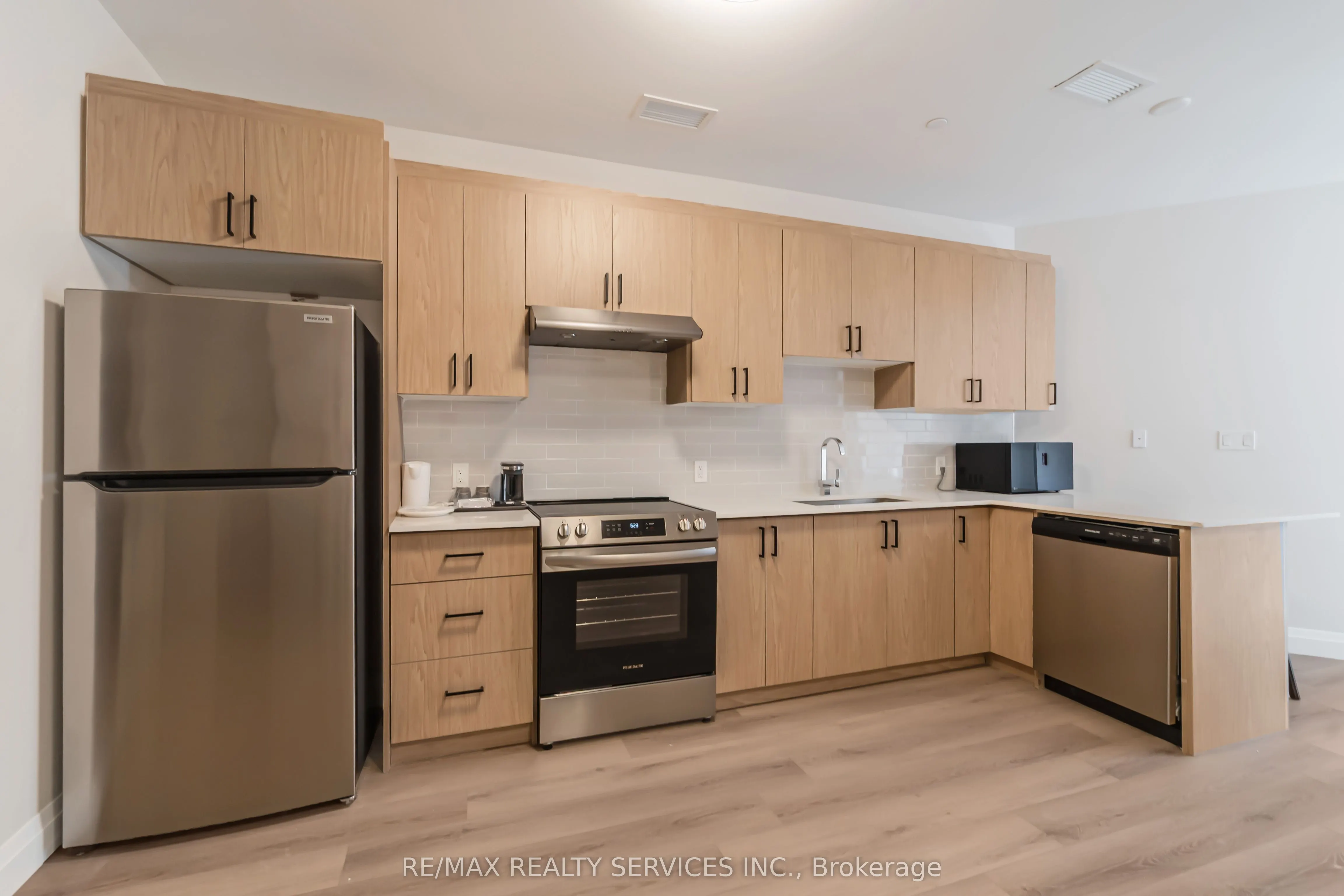 30 DEAN PARK Road, ##1