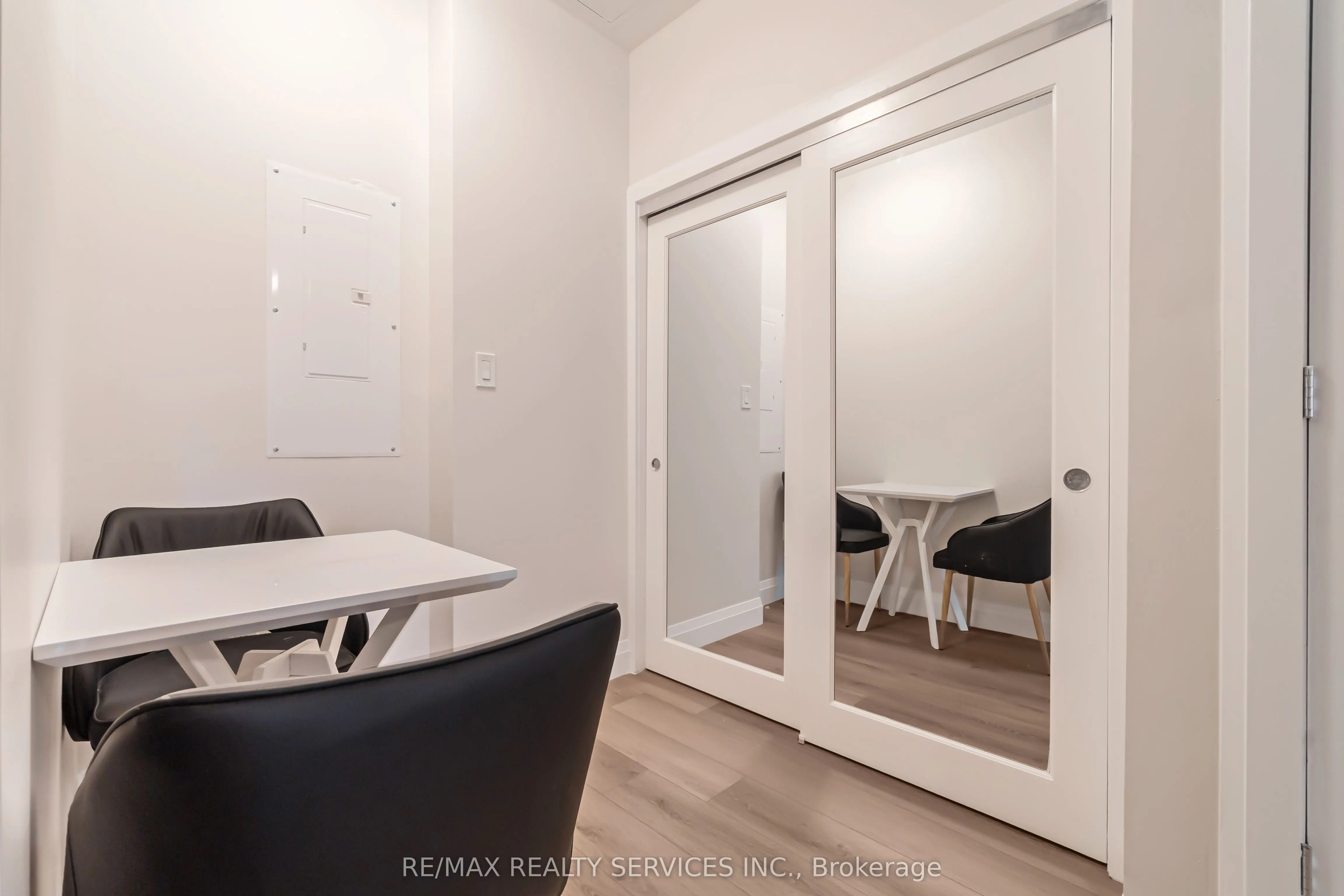 30 DEAN PARK Road, ##1