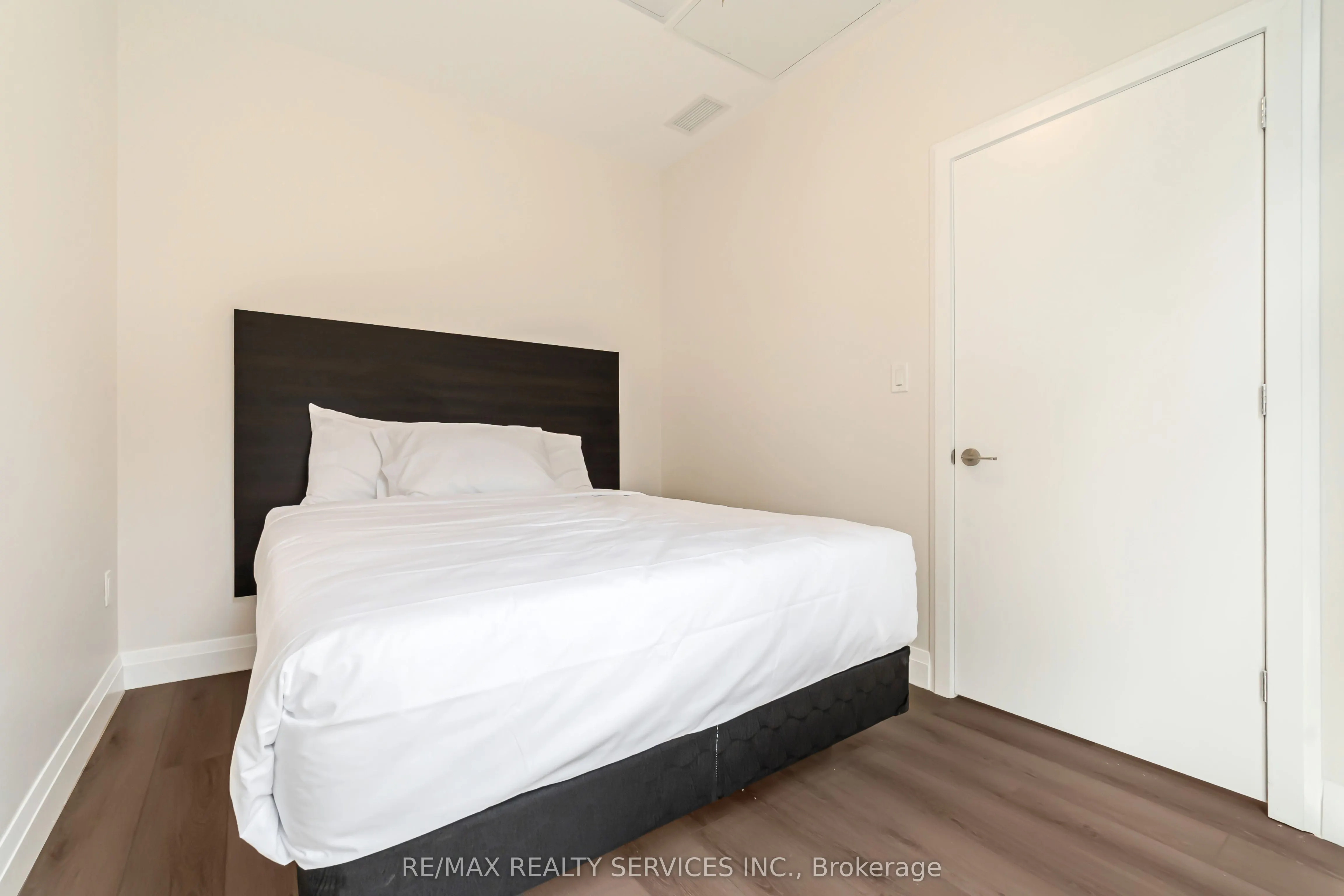 30 DEAN PARK Road, ##1
