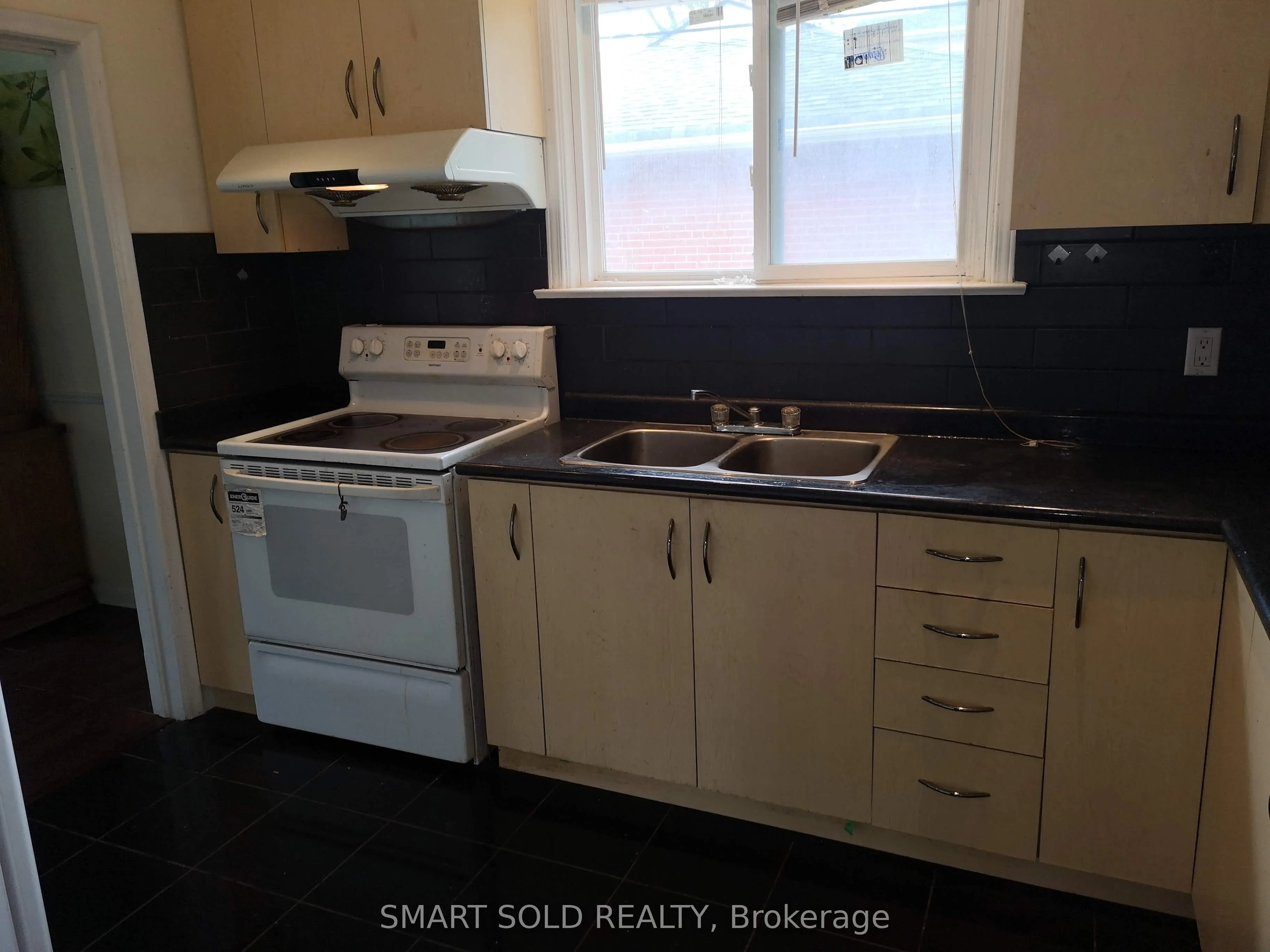 58 Emmeline Crescent, #Main