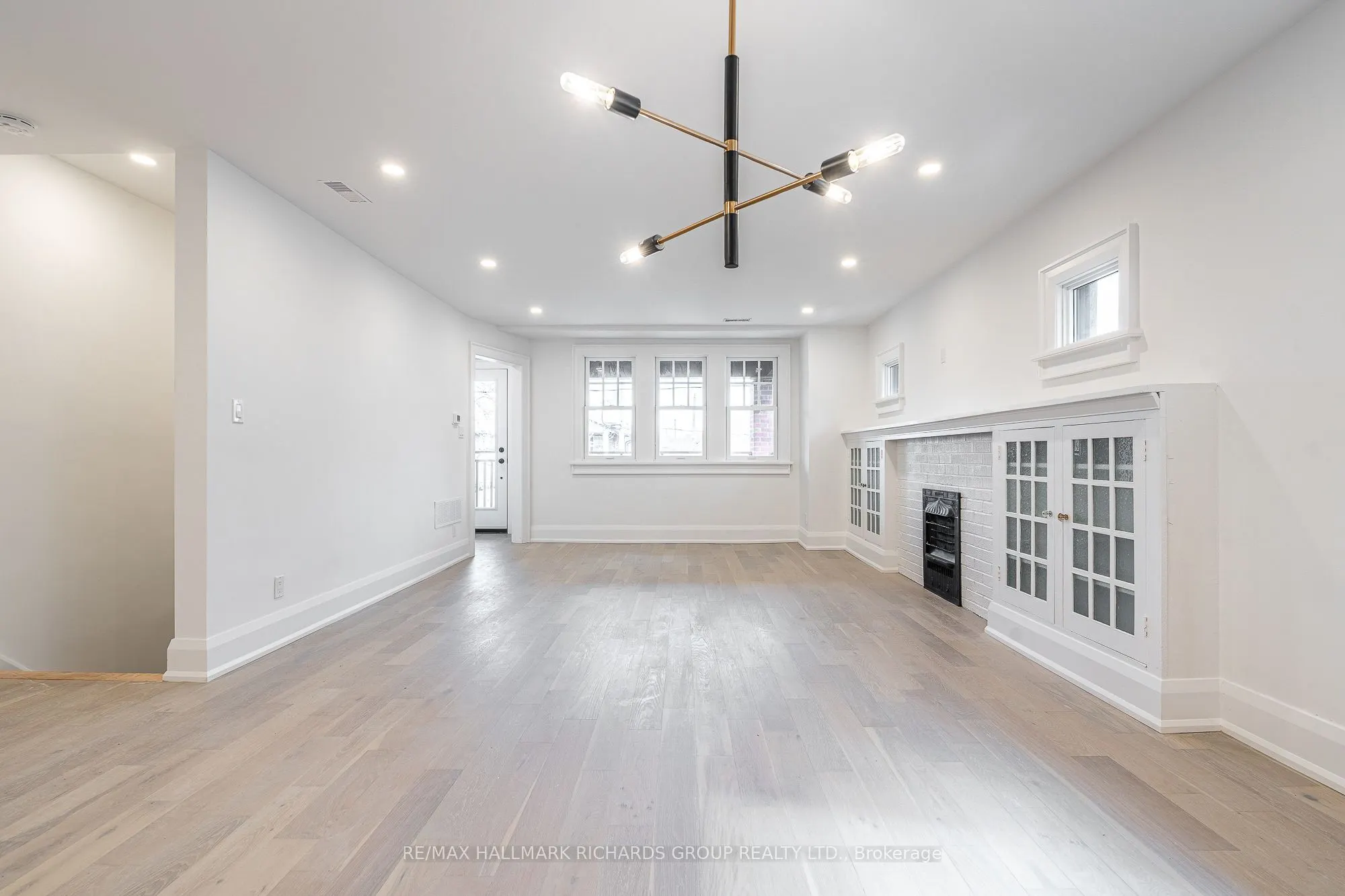 18 Wineva Avenue, #Upper