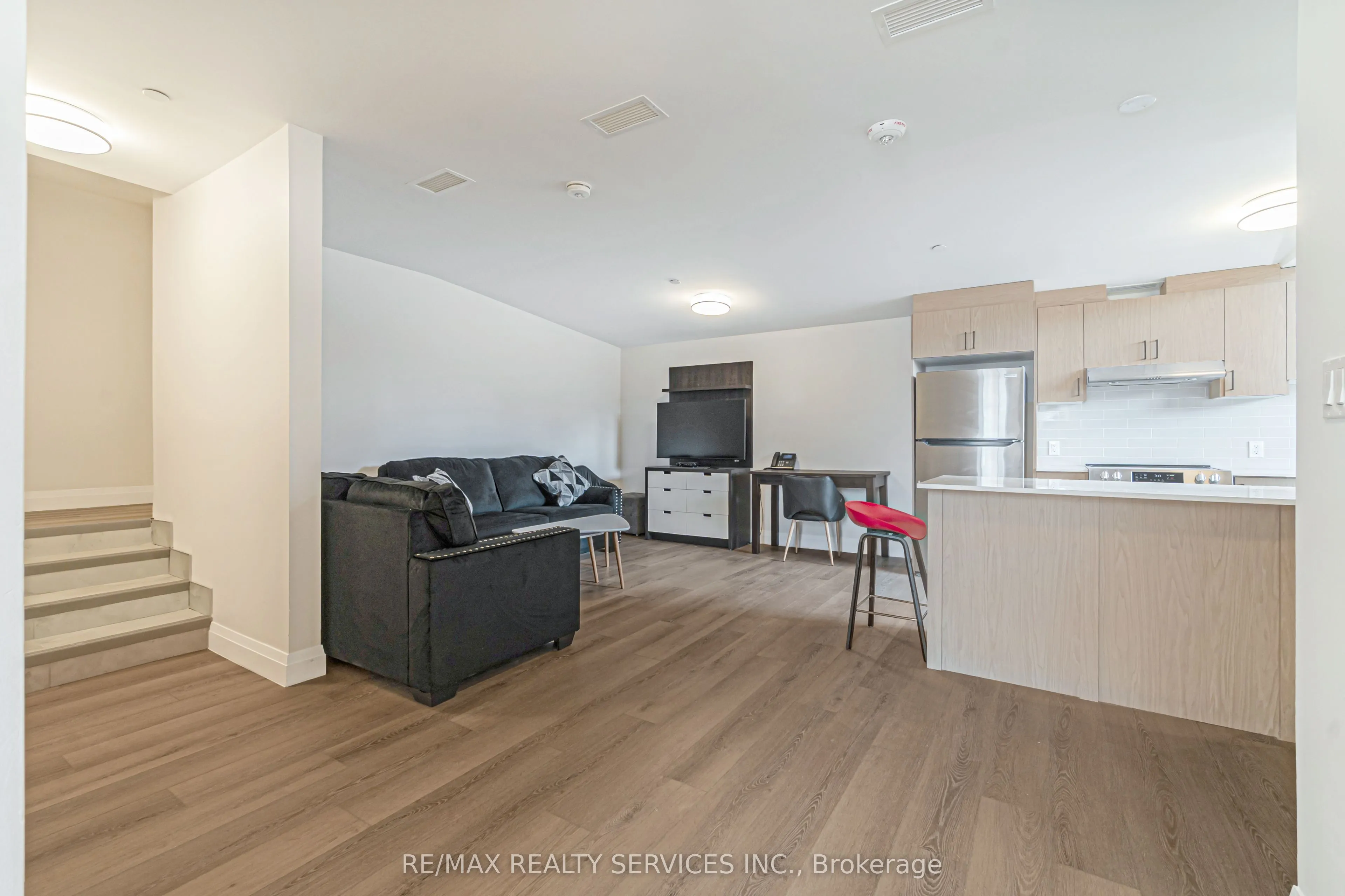 30 DEAN PARK Road, ##3