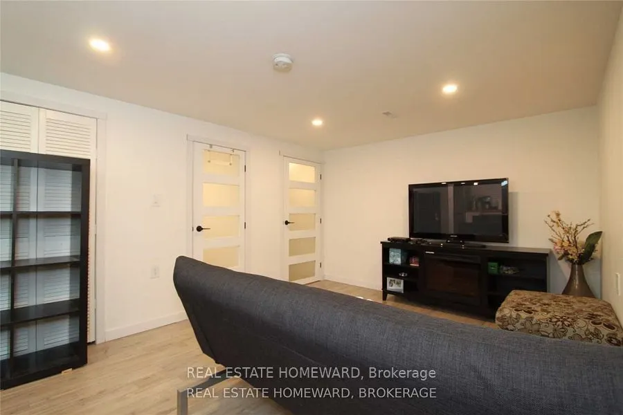 4 Warvet Crescent