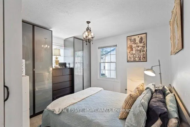 4 Warvet Crescent