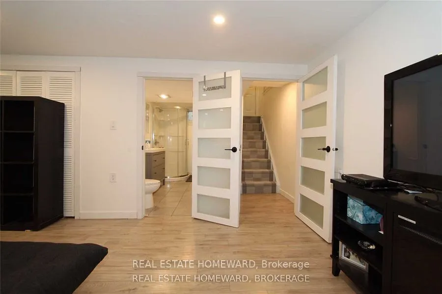 4 Warvet Crescent