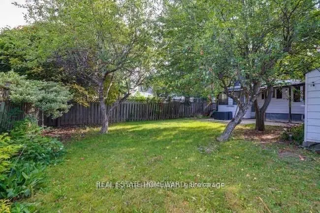 4 Warvet Crescent