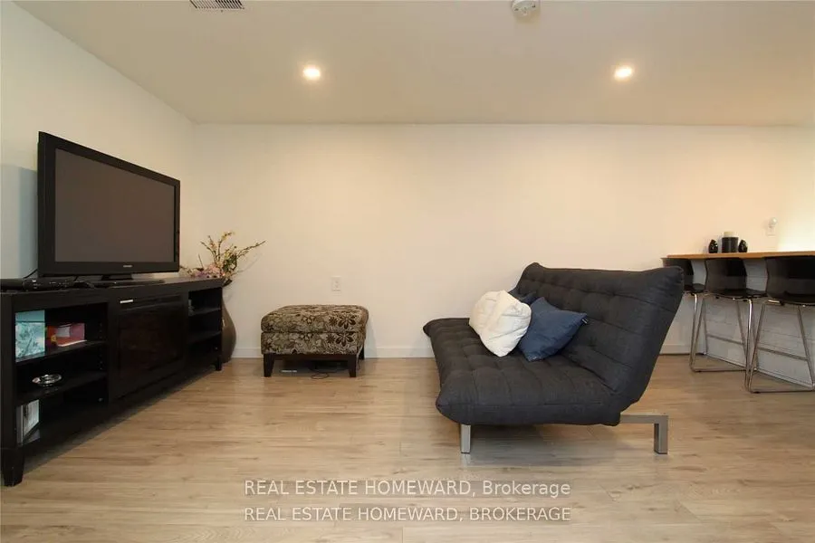 4 Warvet Crescent
