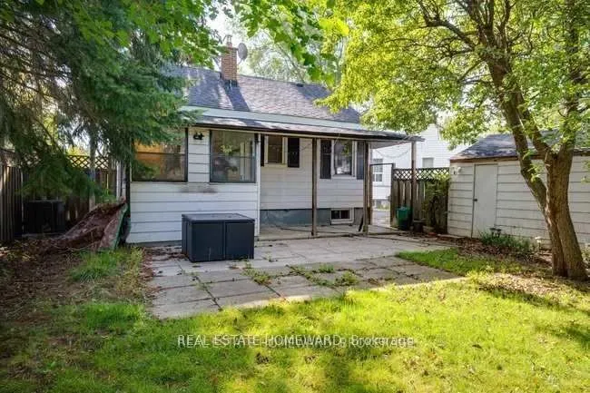 4 Warvet Crescent