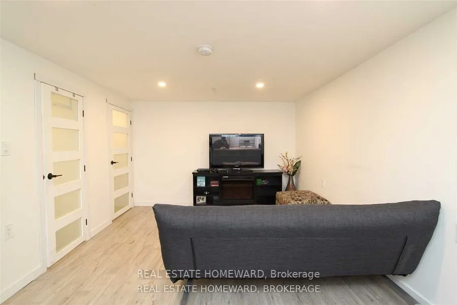 4 Warvet Crescent