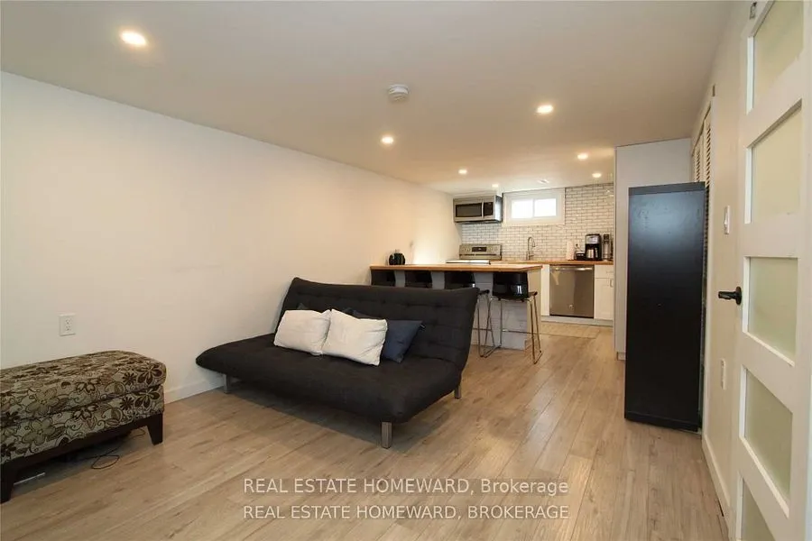 4 Warvet Crescent