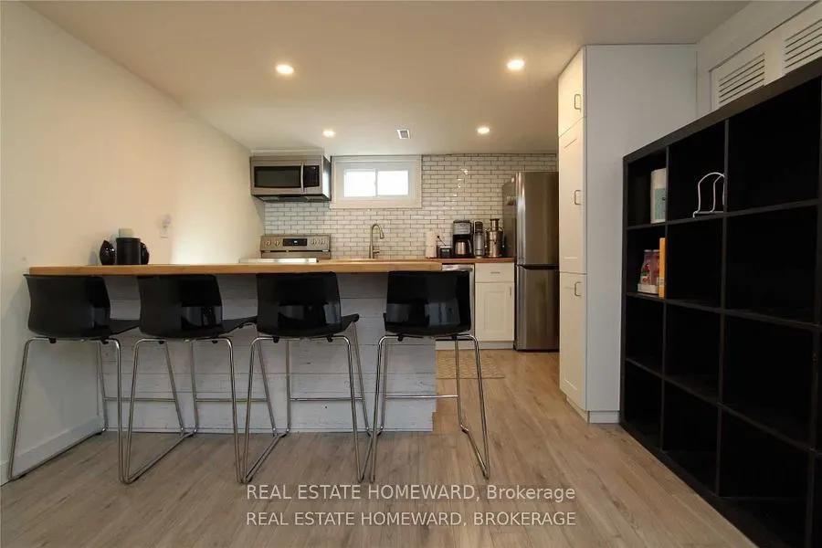 4 Warvet Crescent