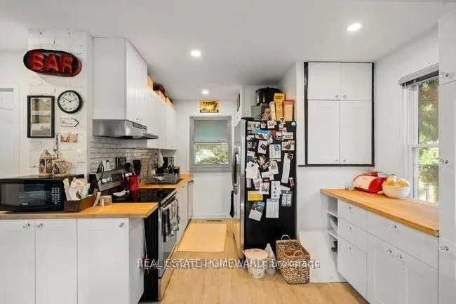 4 Warvet Crescent