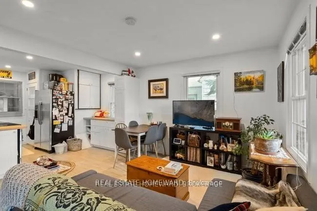 4 Warvet Crescent