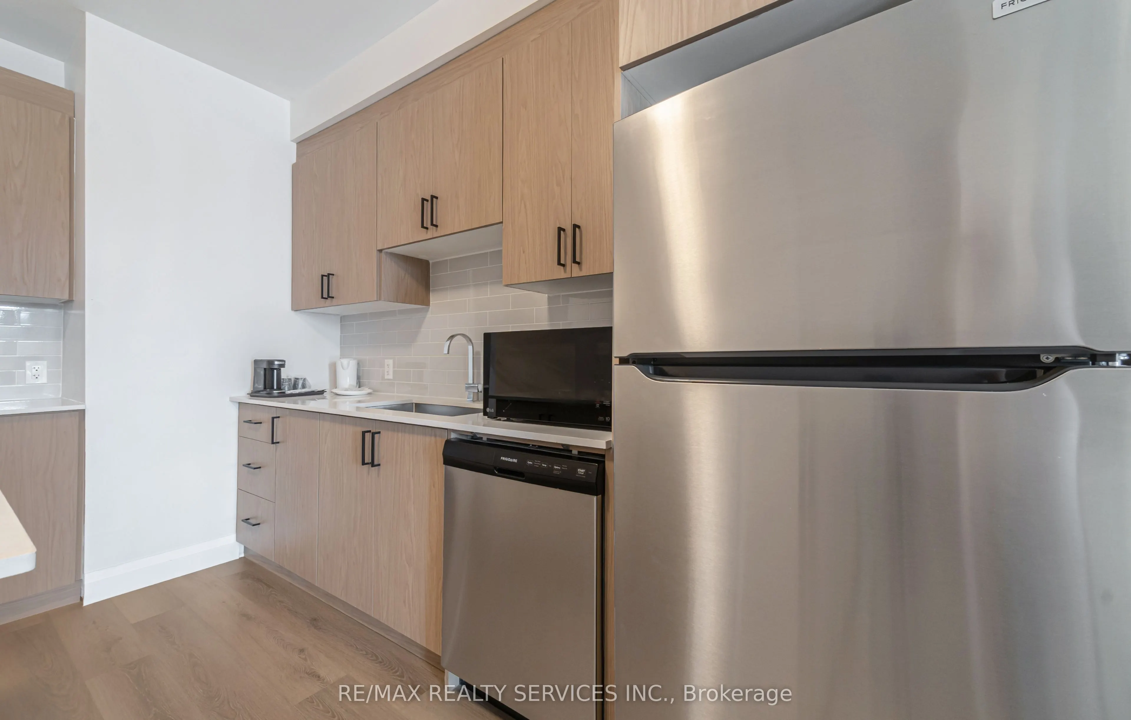 30 DEAN PARK Road, ##4