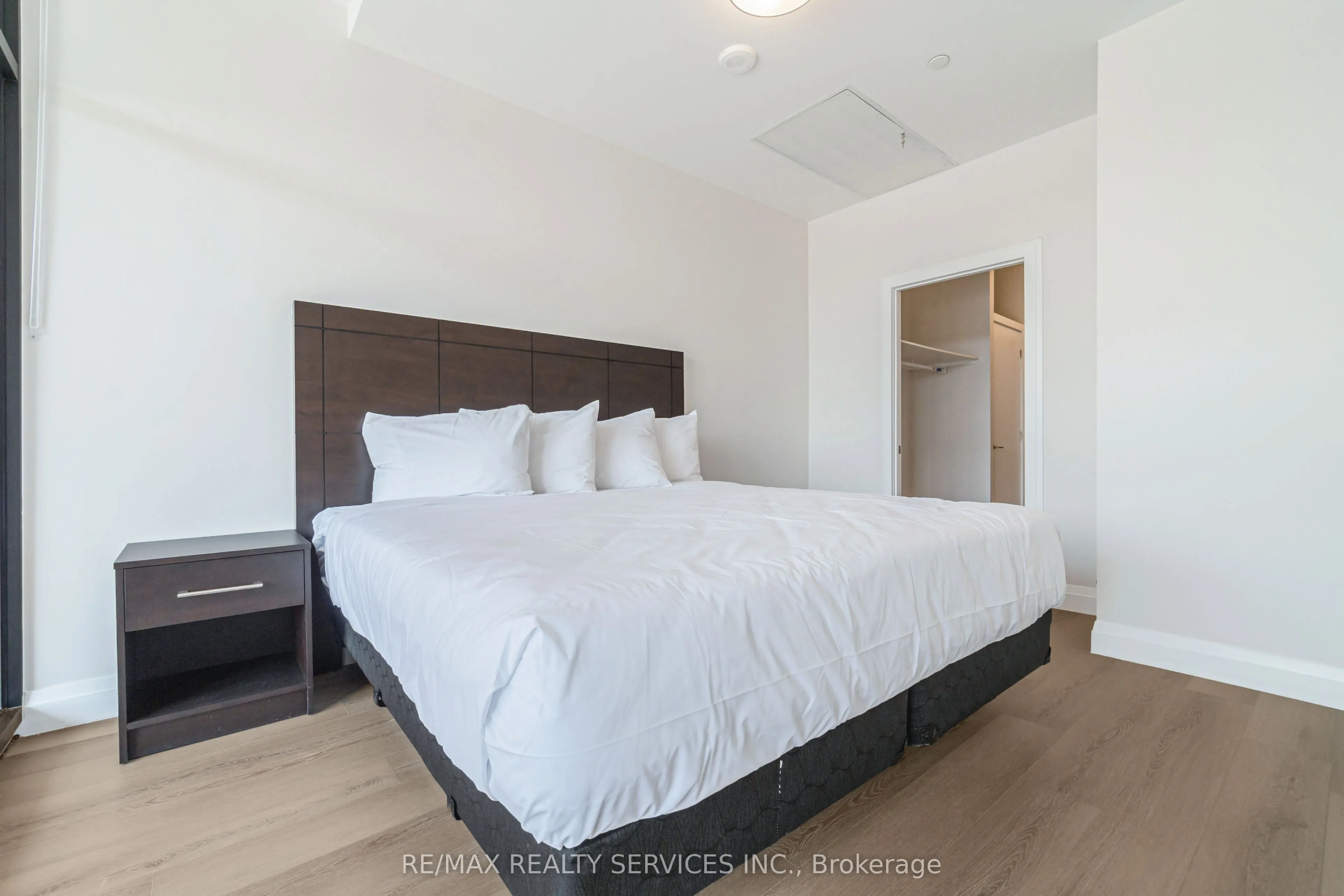 30 DEAN PARK Road, ##4