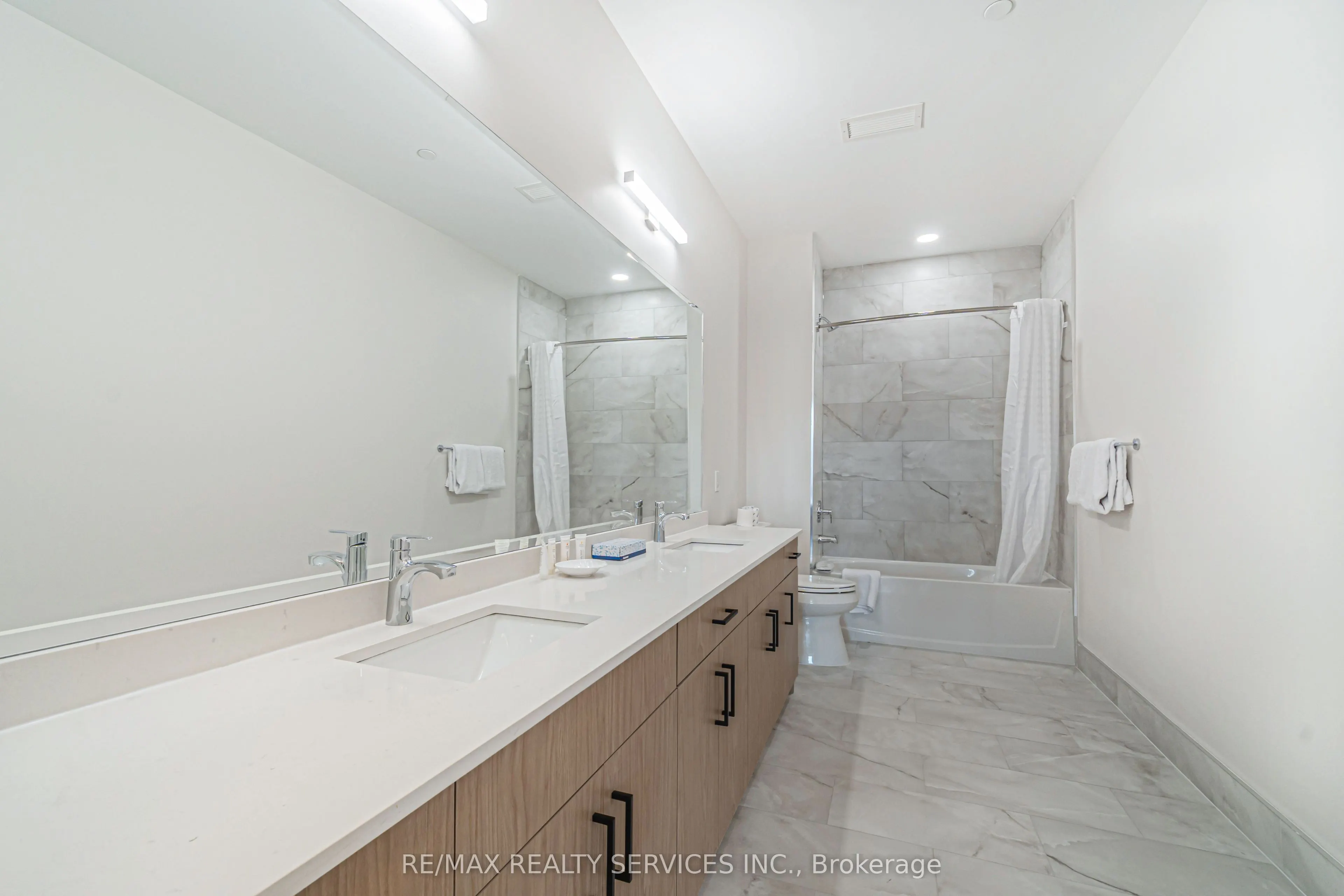 30 DEAN PARK Road, ##4