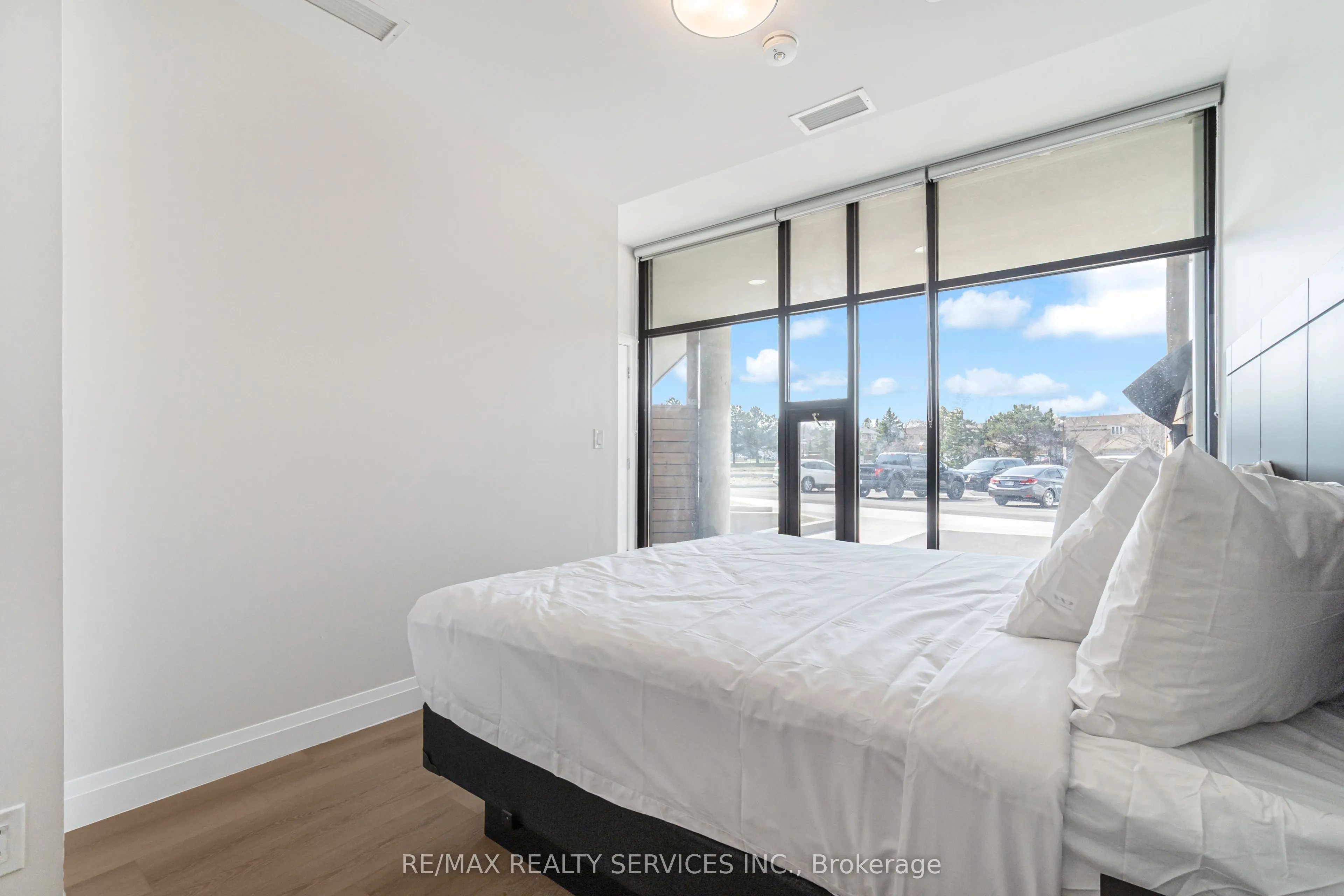 30 DEAN PARK Road, ##4