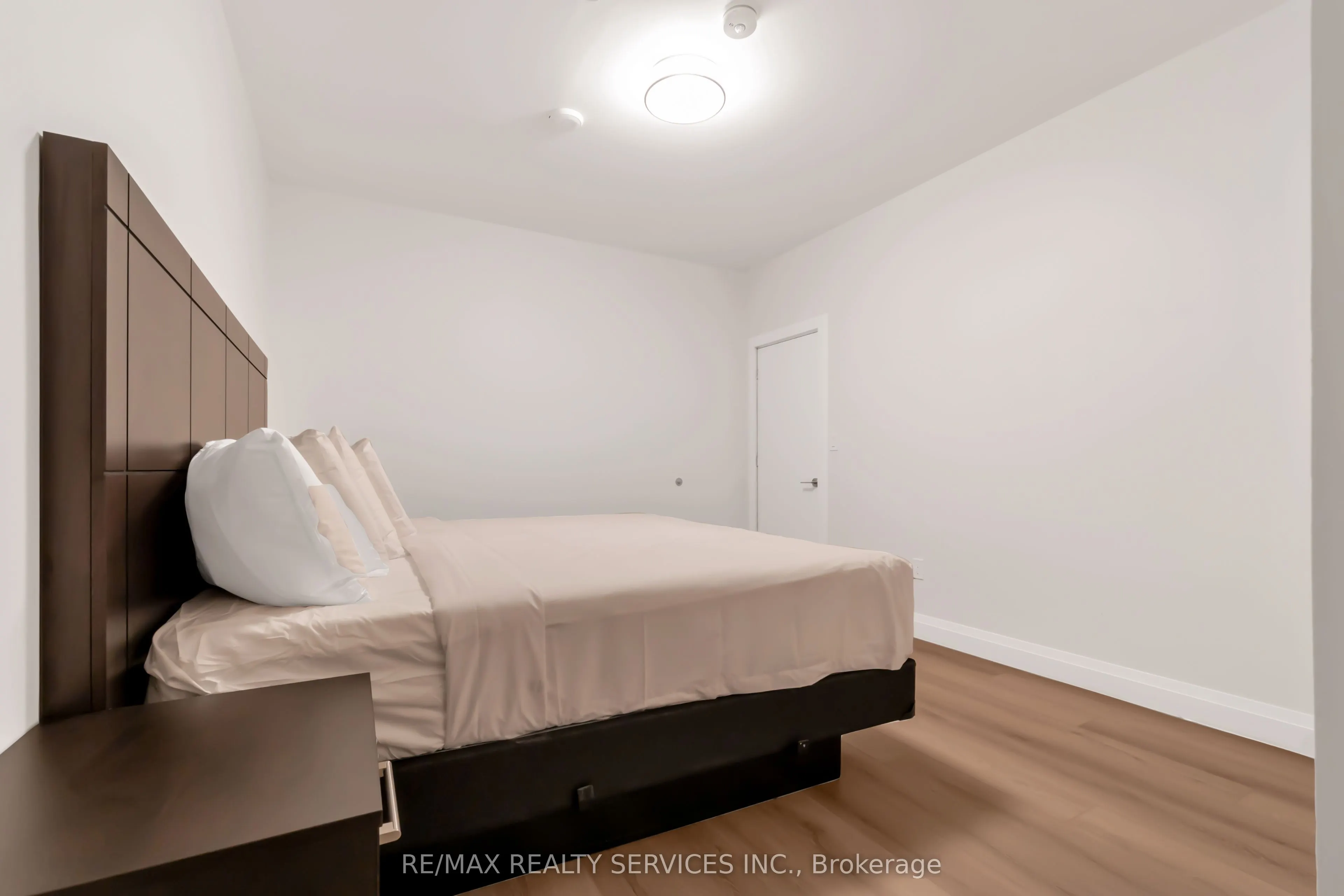 30 DEAN PARK Road, ##5
