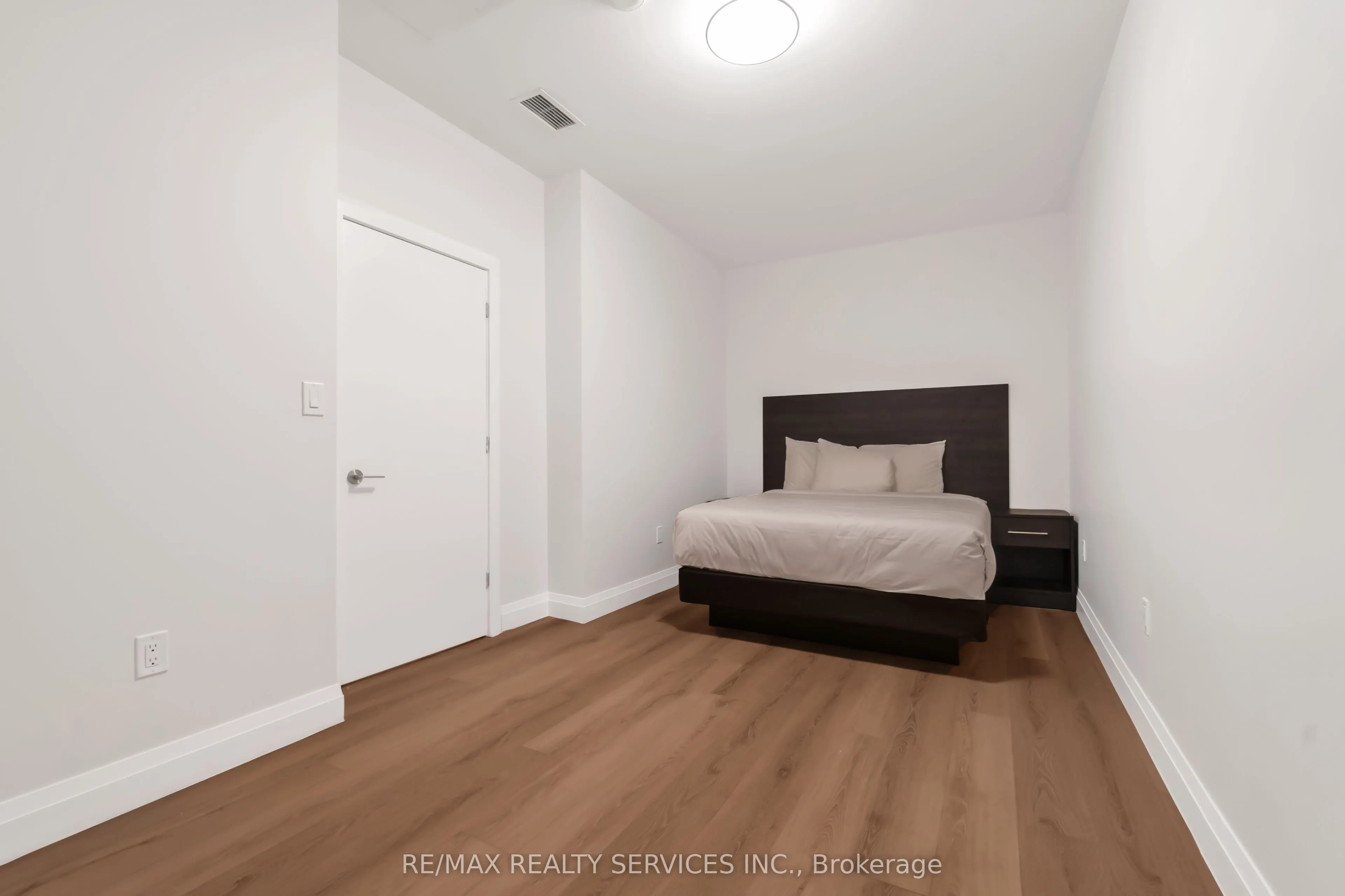 30 DEAN PARK Road, ##5