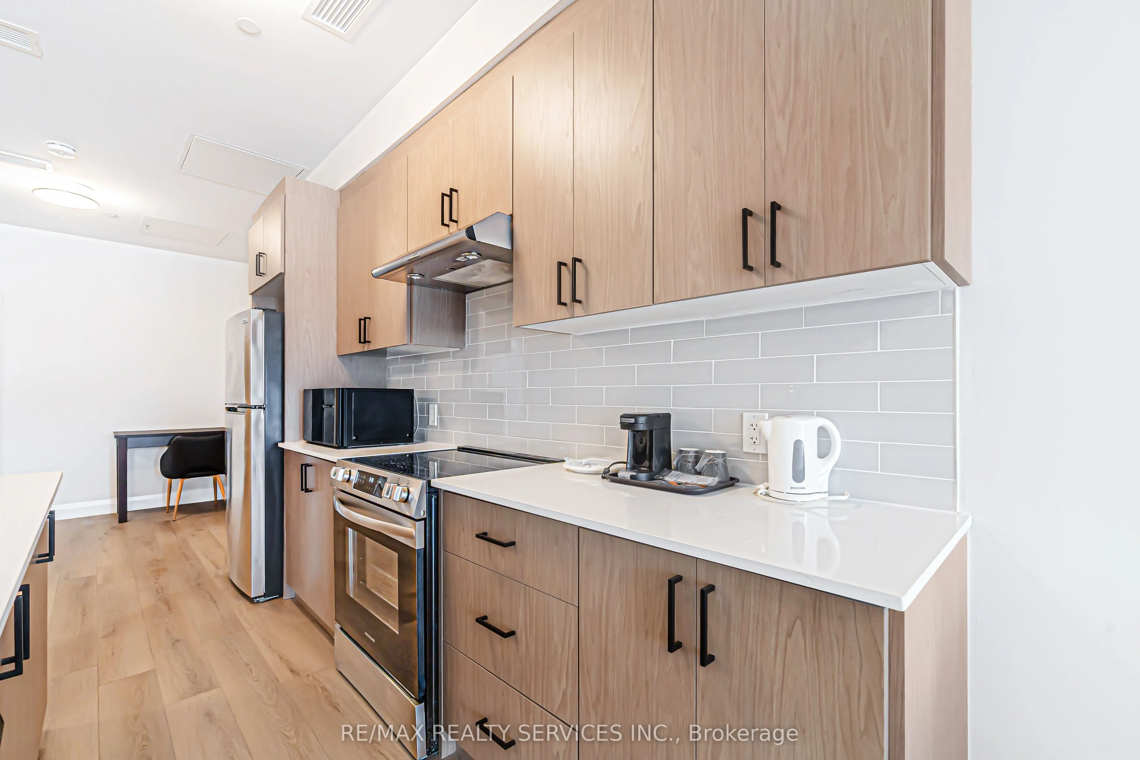 30 DEAN PARK Road, ##6