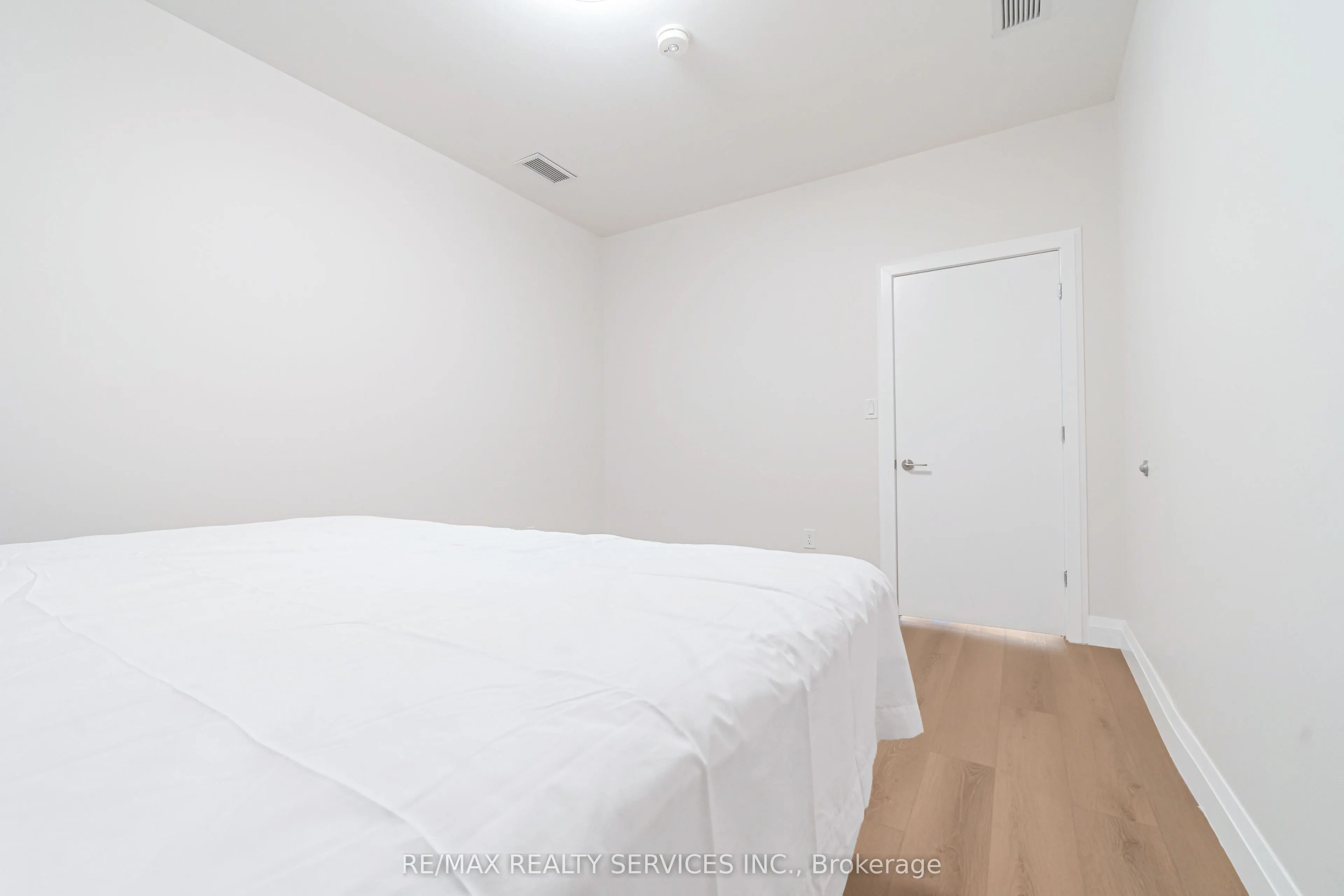 30 DEAN PARK Road, ##6