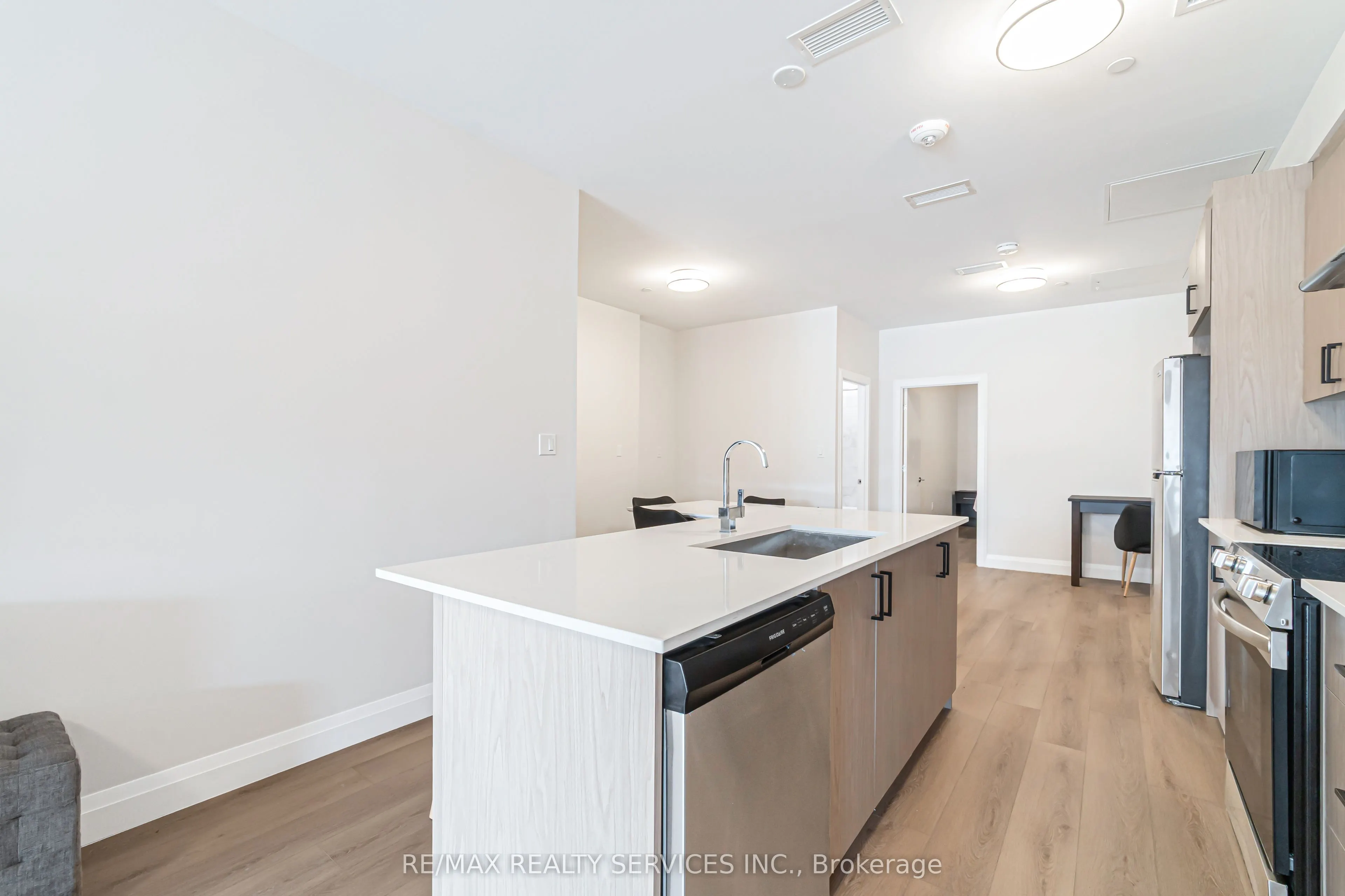 30 DEAN PARK Road, ##6