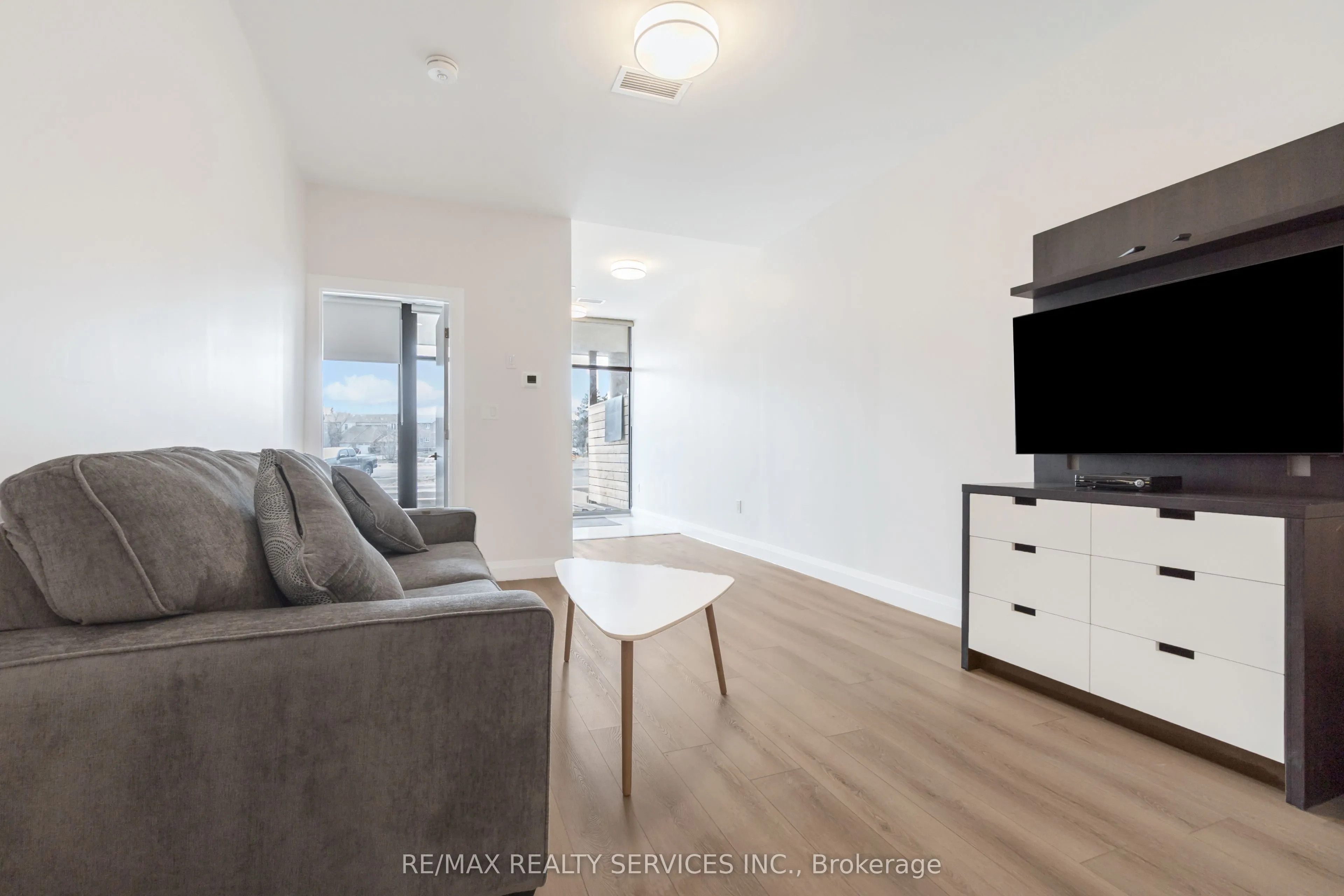 30 DEAN PARK Road, ##6