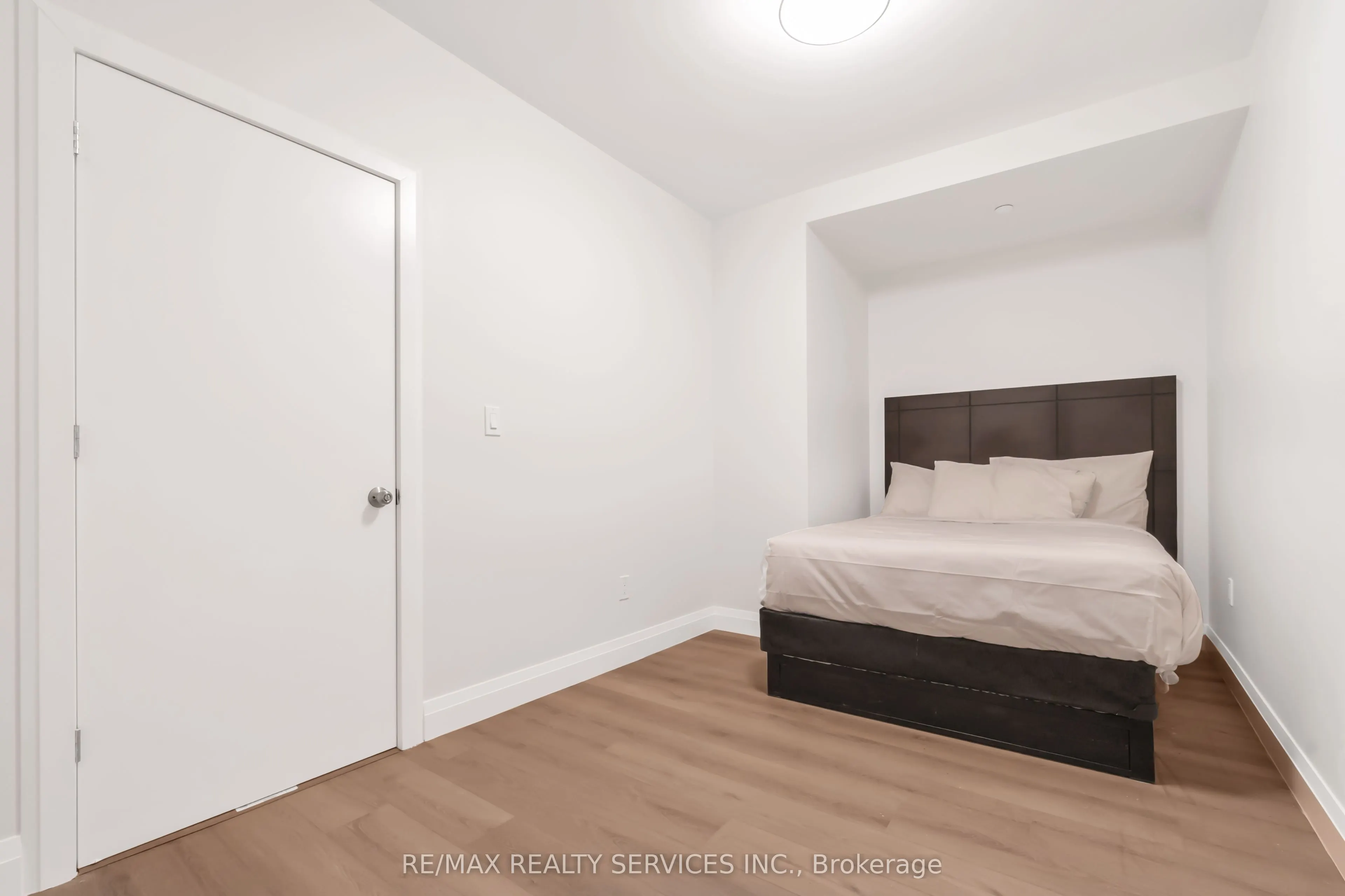 30 DEAN PARK Road, ##7