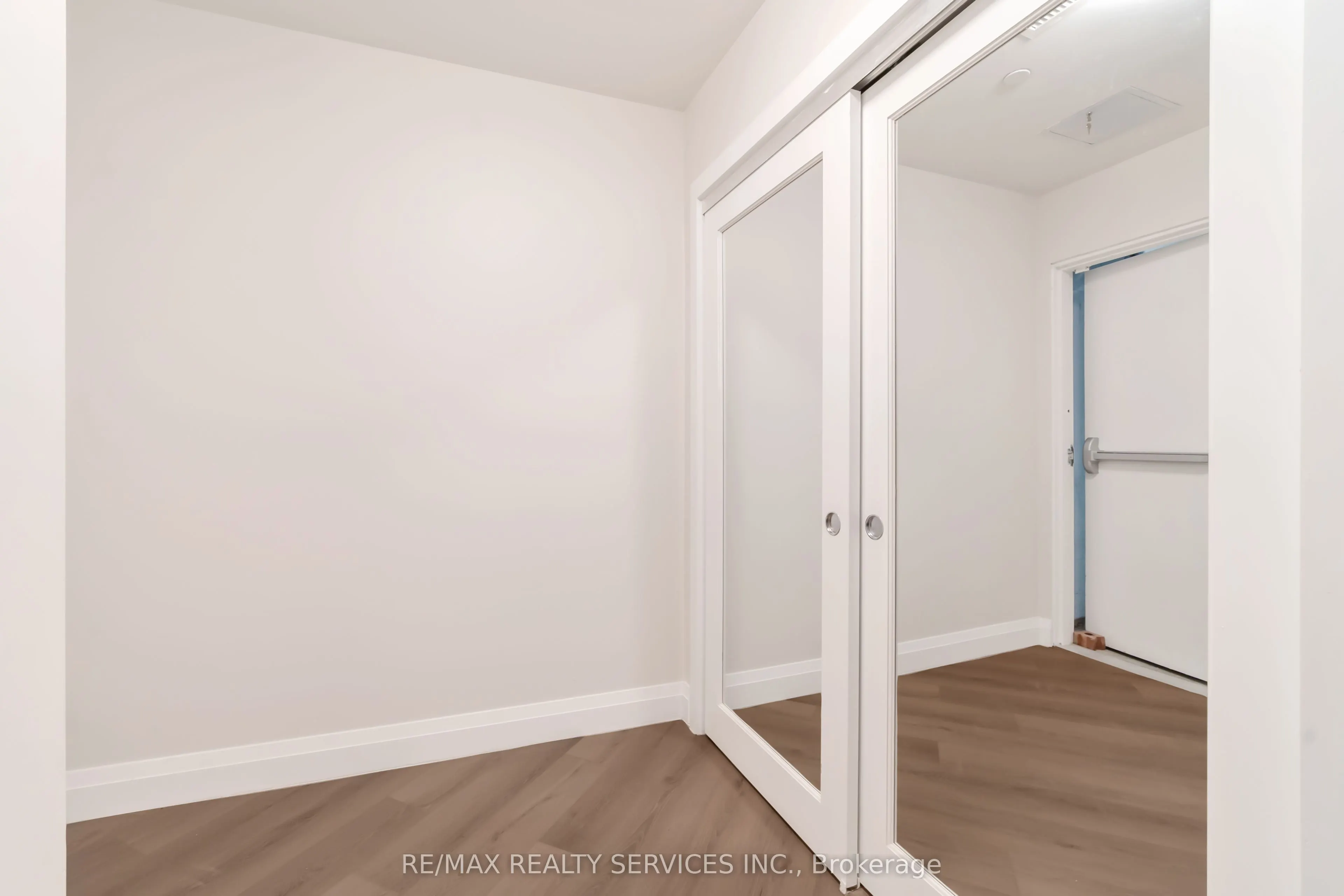 30 DEAN PARK Road, ##7