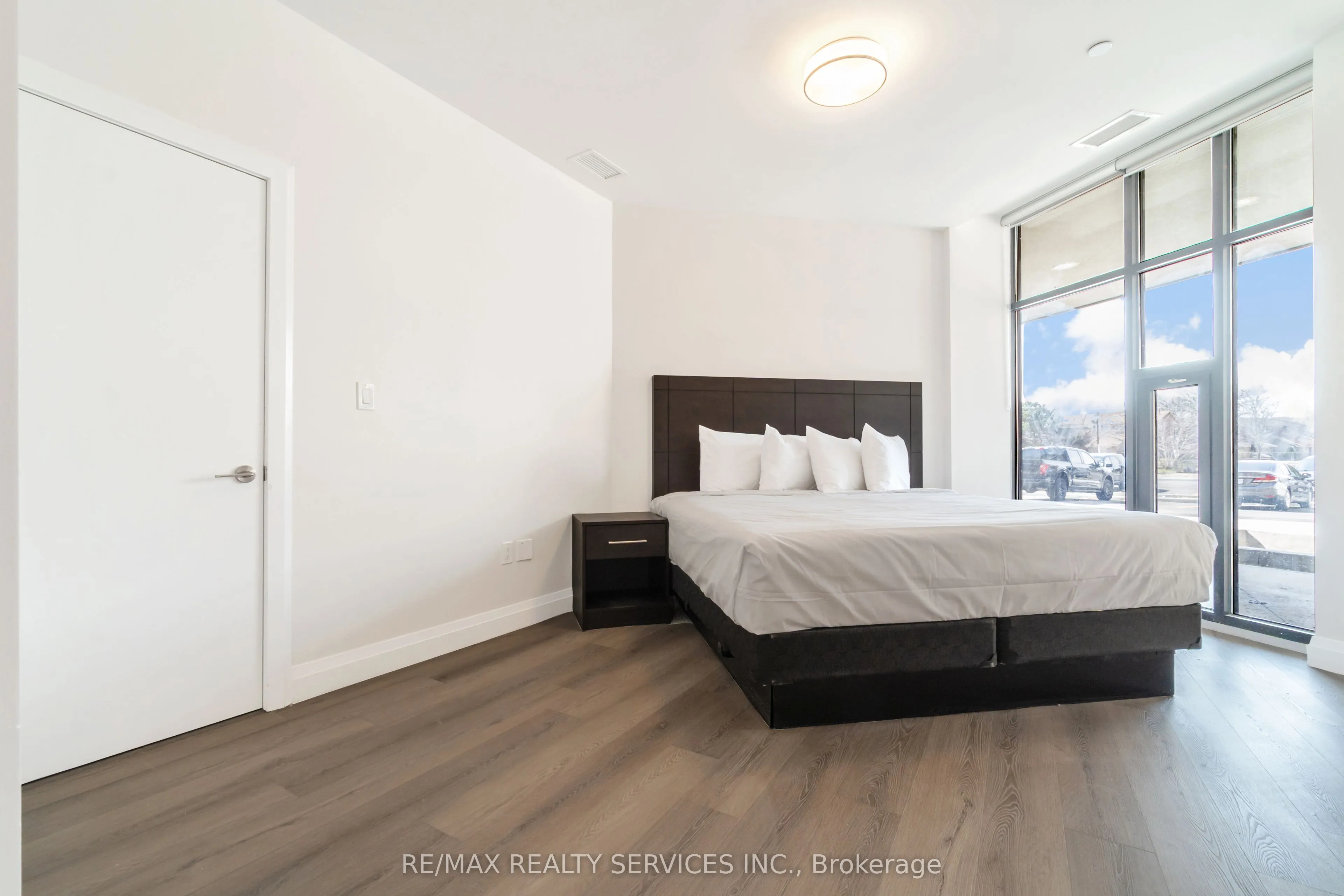 30 DEAN PARK Road, ##7
