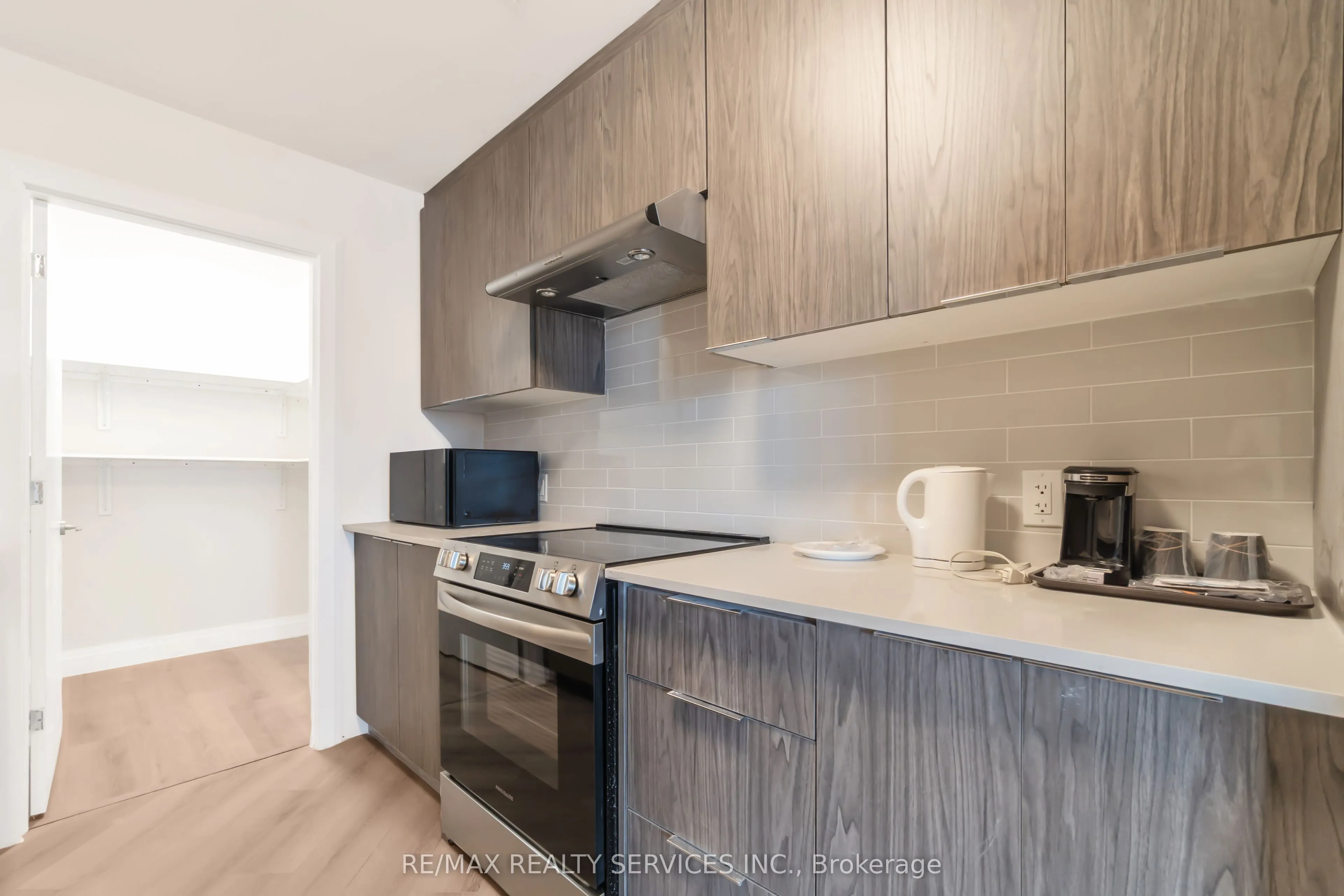 30 DEAN PARK Road, ##7