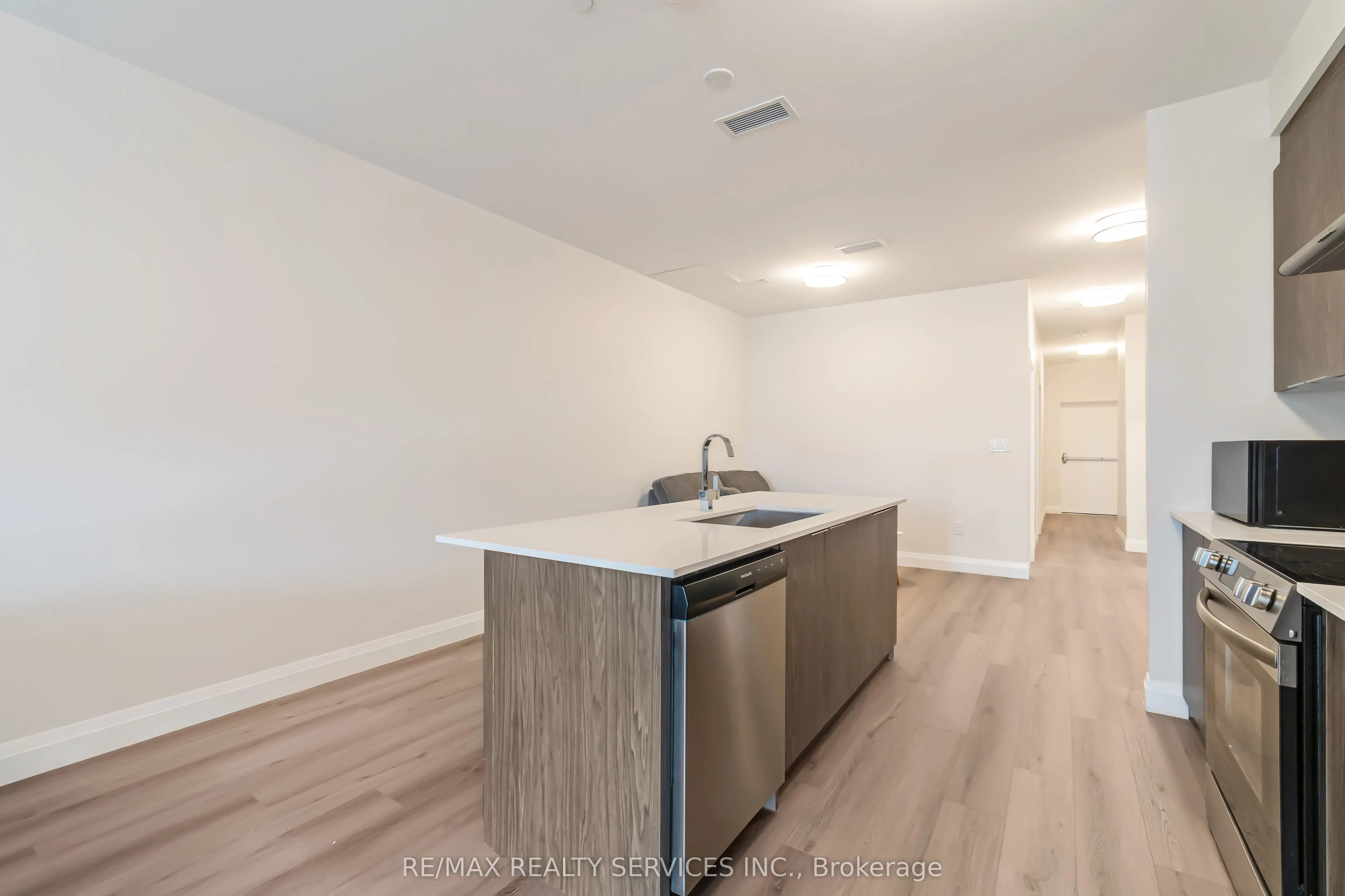 30 DEAN PARK Road, ##8