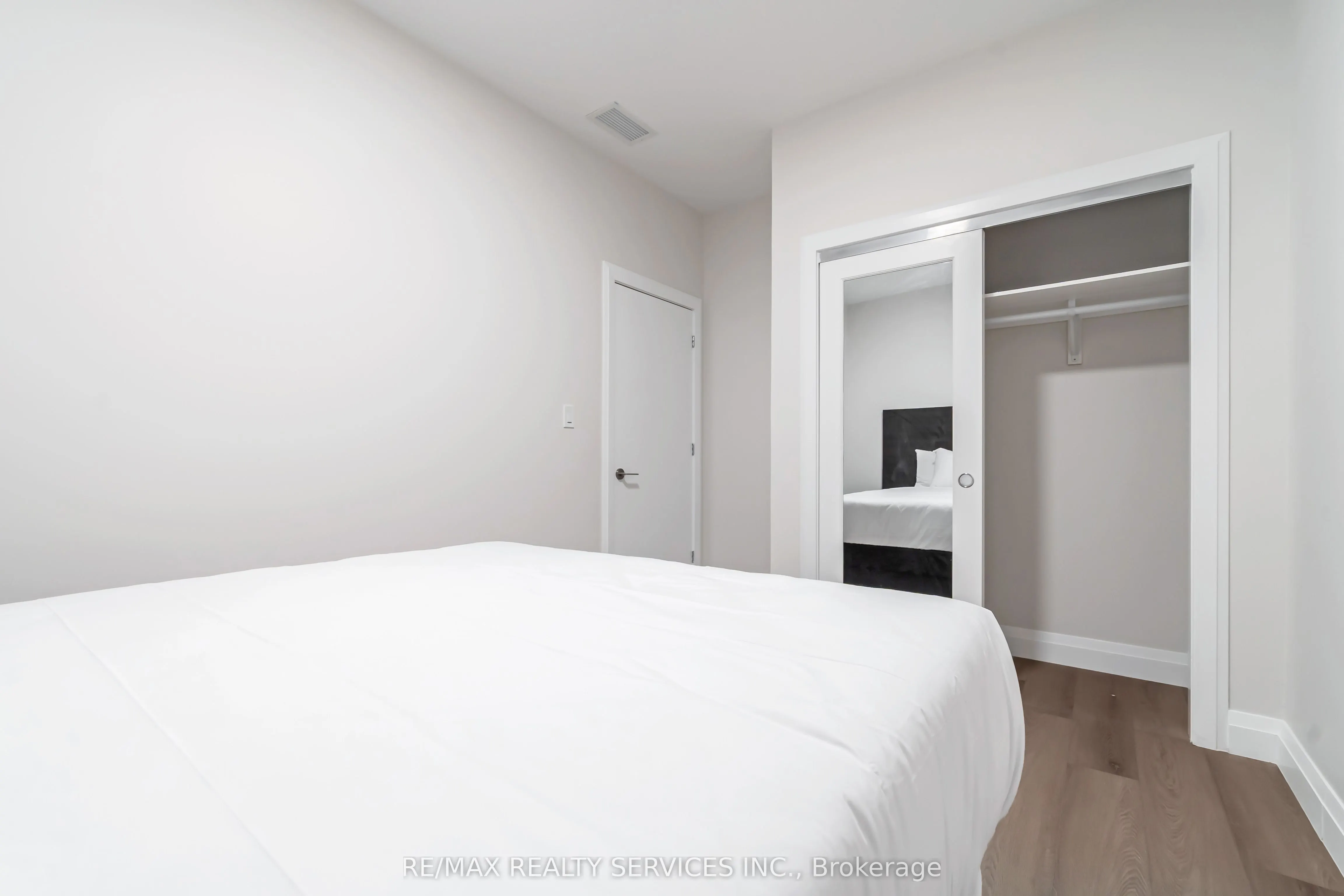 30 DEAN PARK Road, ##8