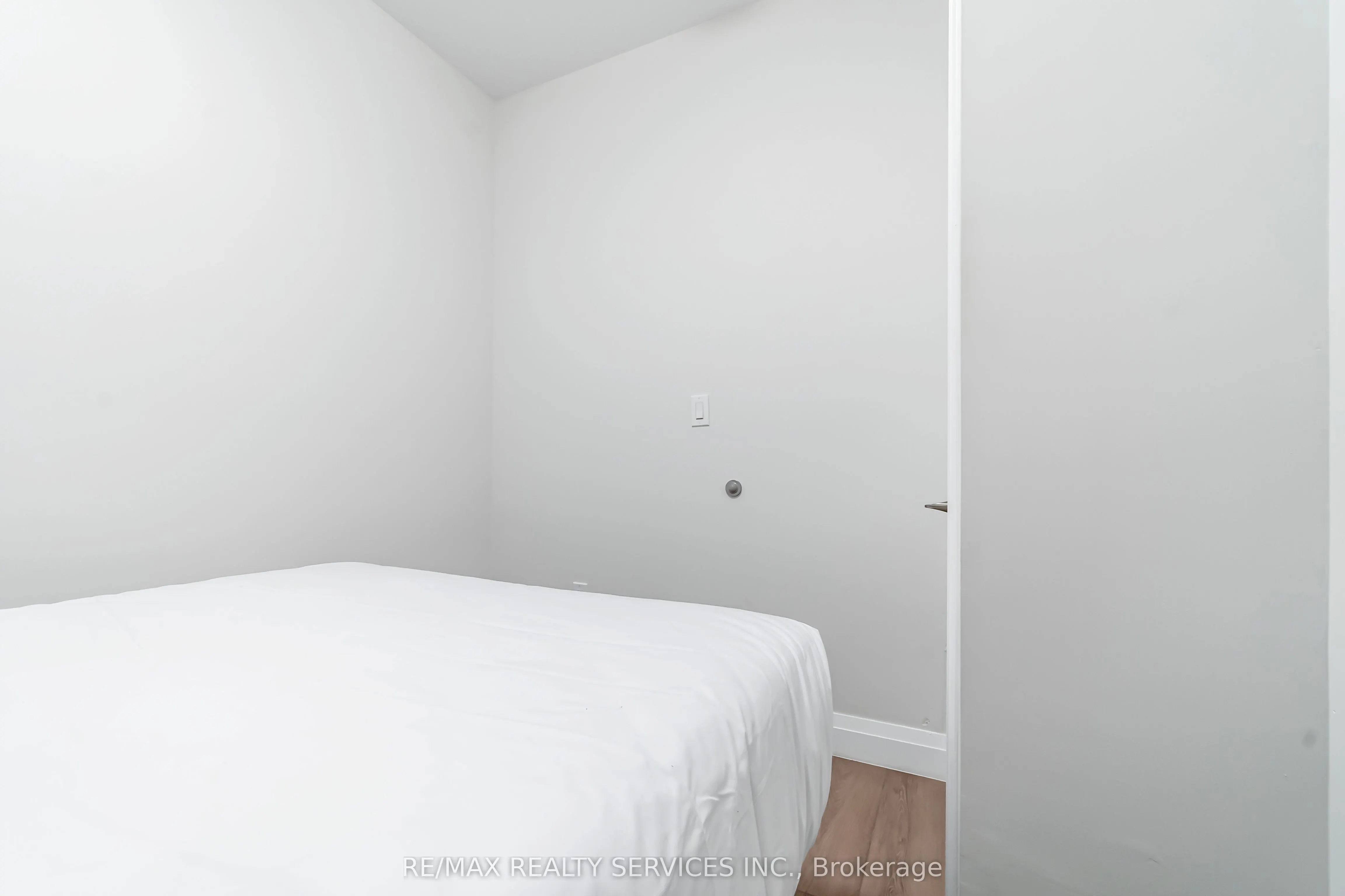 30 DEAN PARK Road, ##8