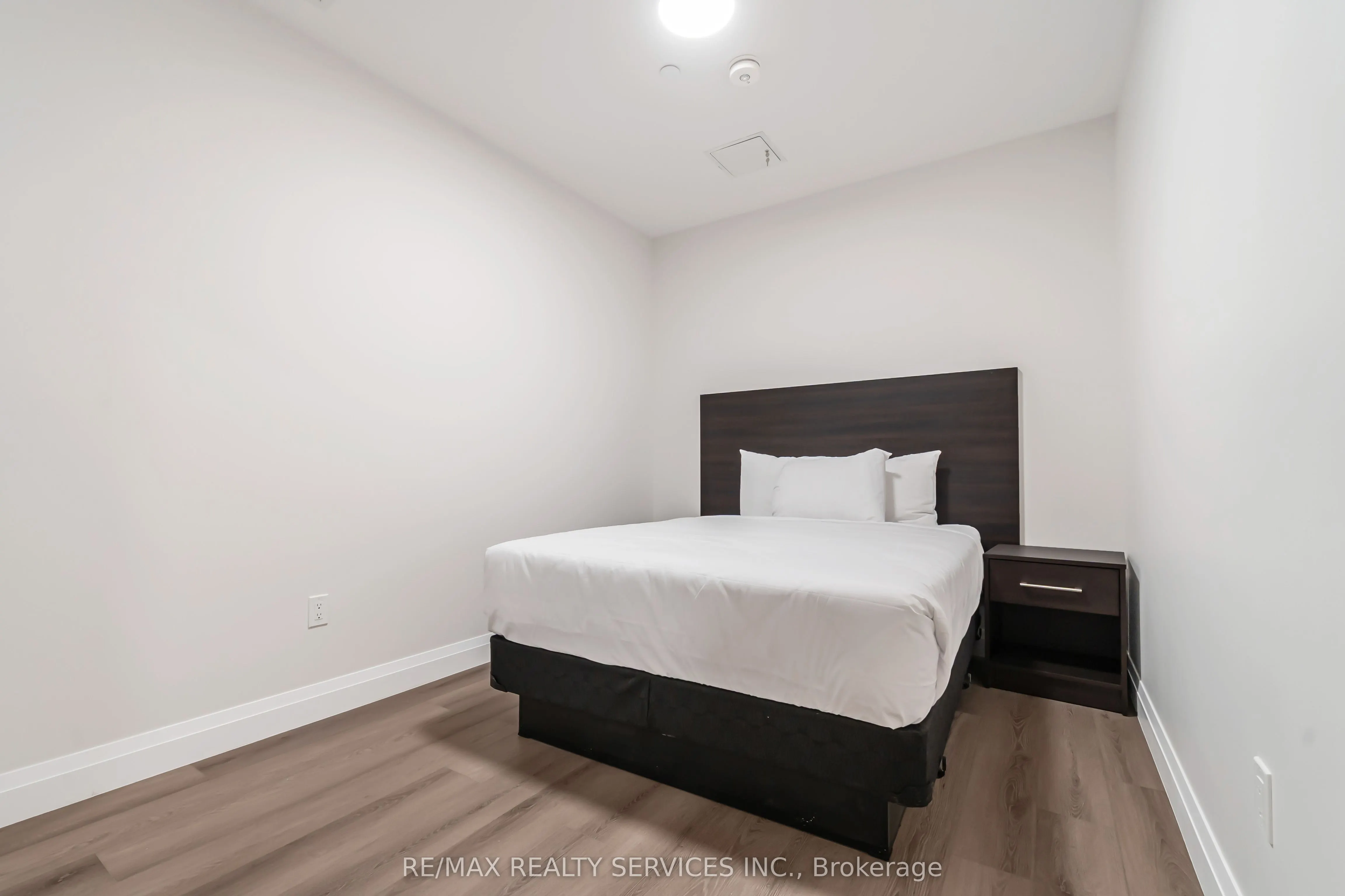 30 DEAN PARK Road, ##8