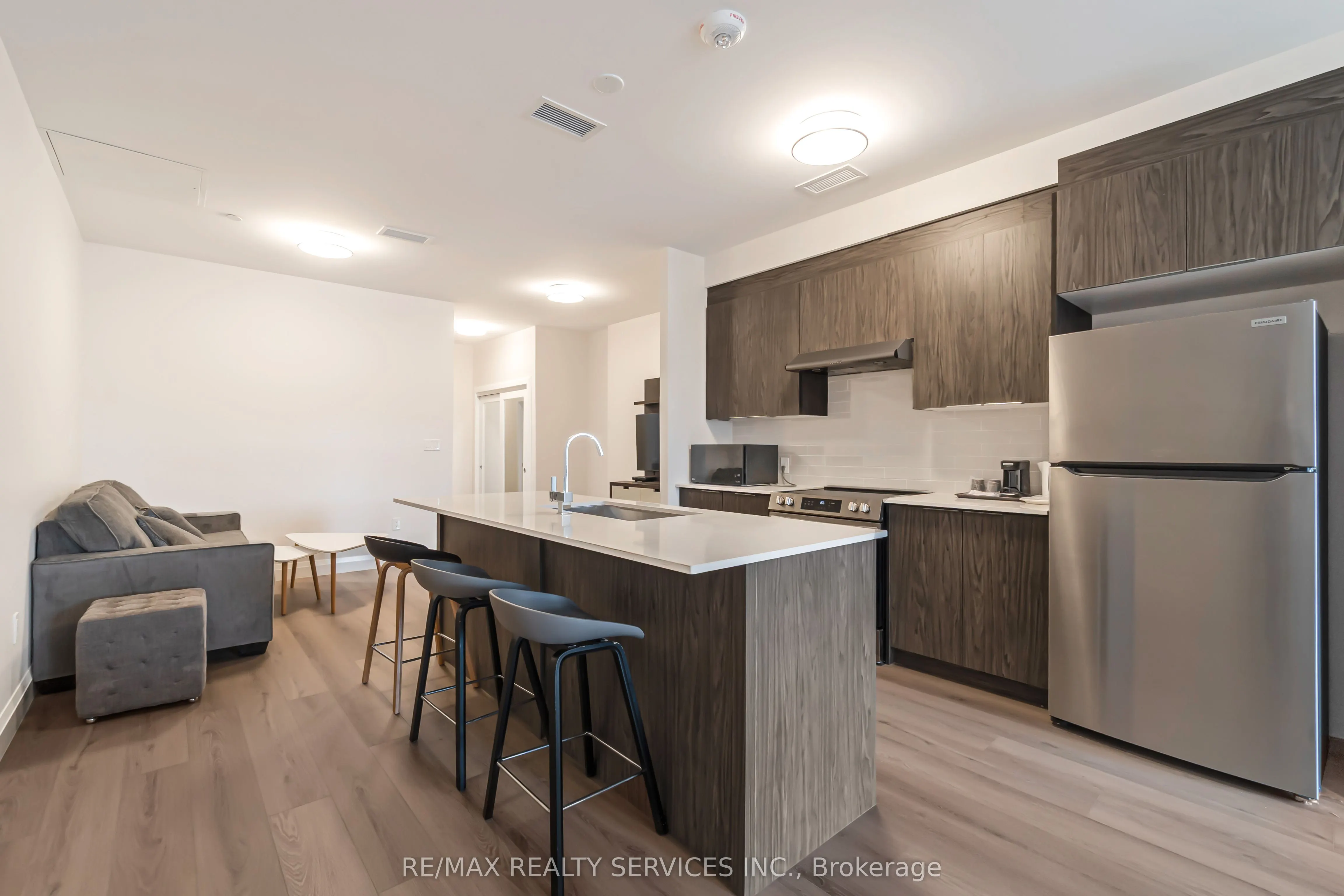 30 DEAN PARK Road, ##8