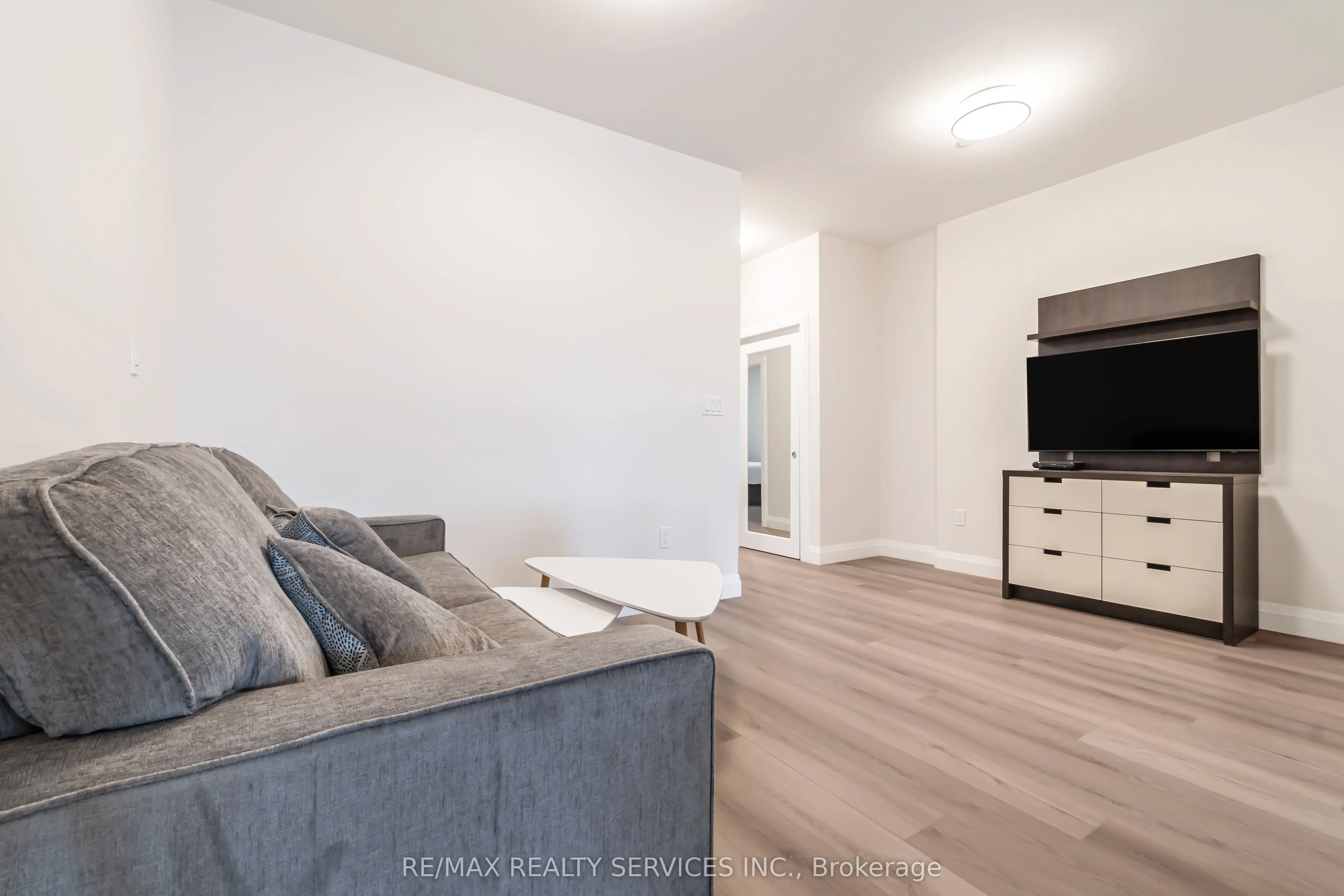 30 DEAN PARK Road, ##8