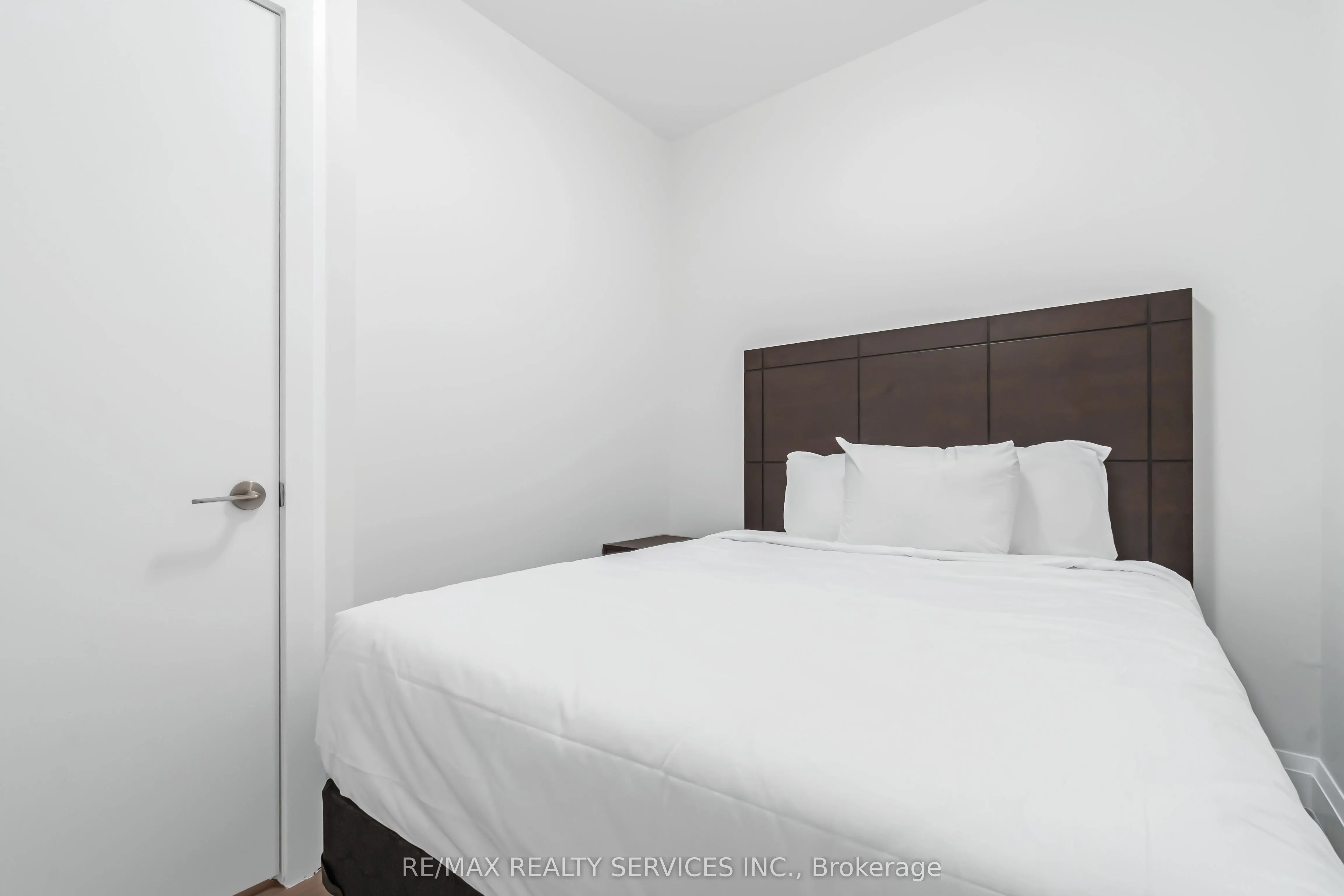 30 DEAN PARK Road, ##8