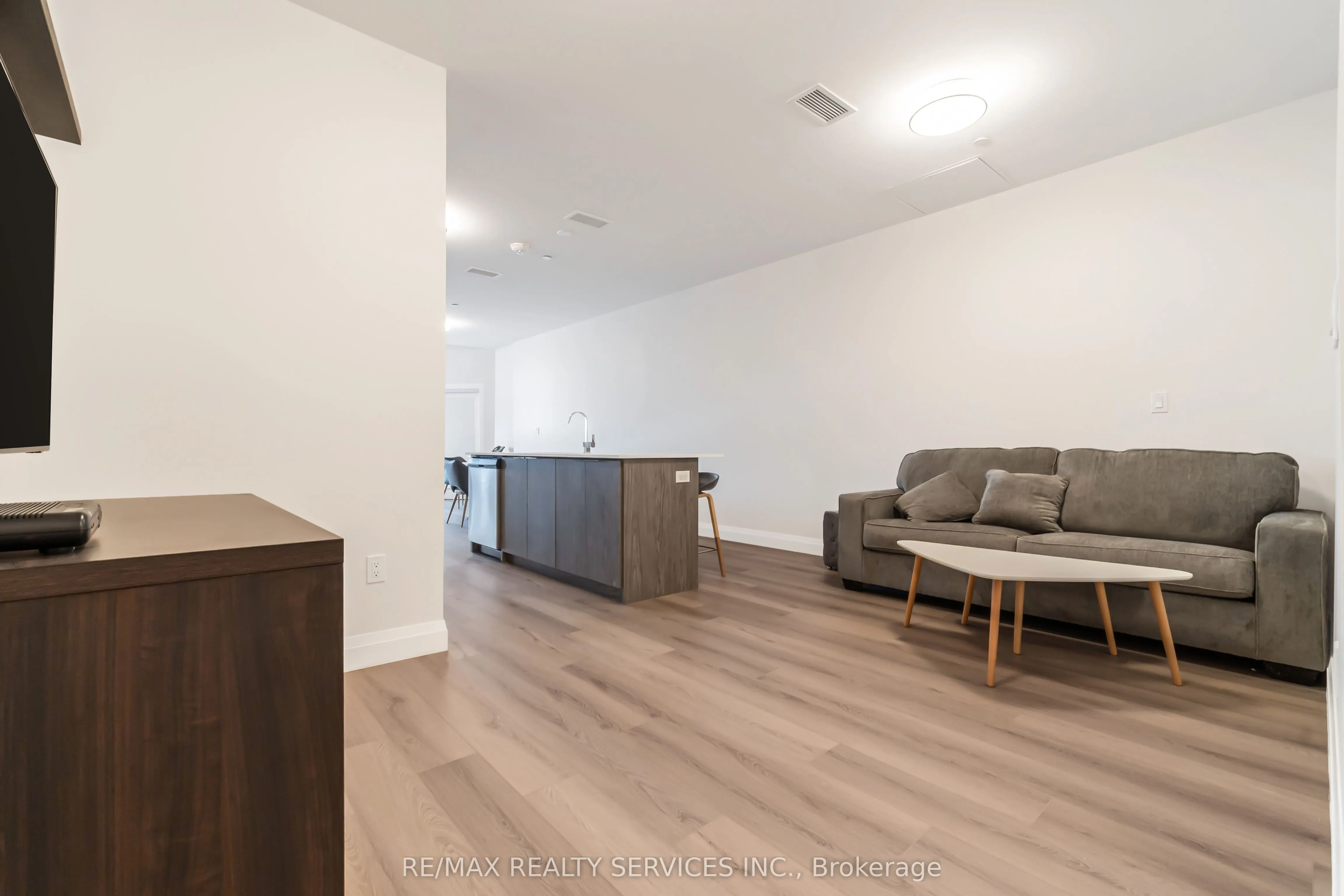 30 DEAN PARK Road, ##8