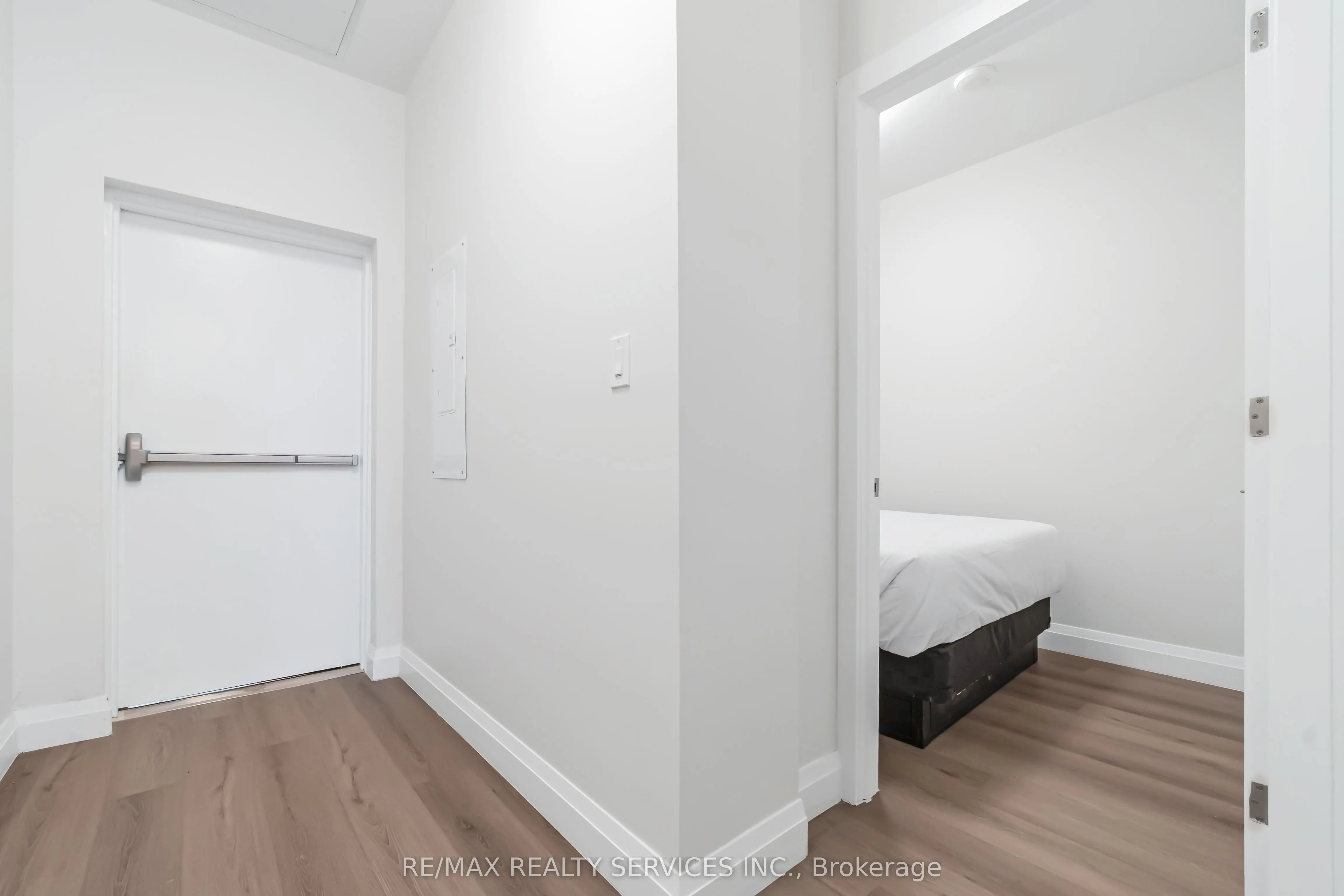 30 DEAN PARK Road, ##8