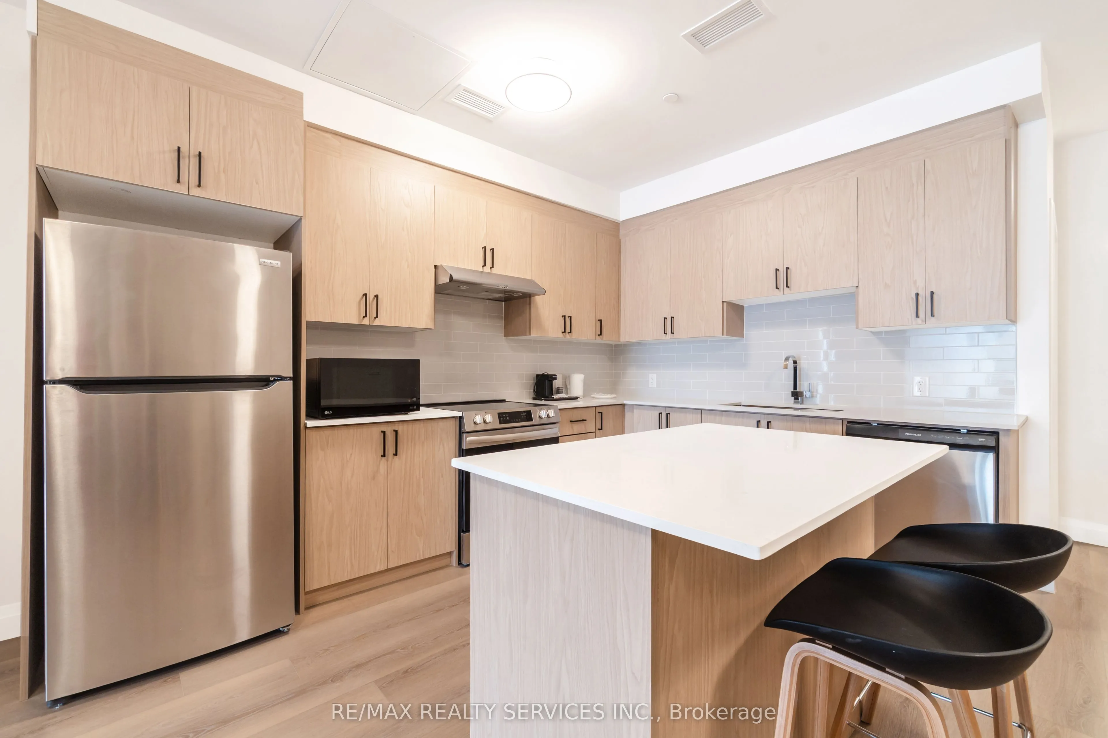 30 DEAN PARK Road, ##9