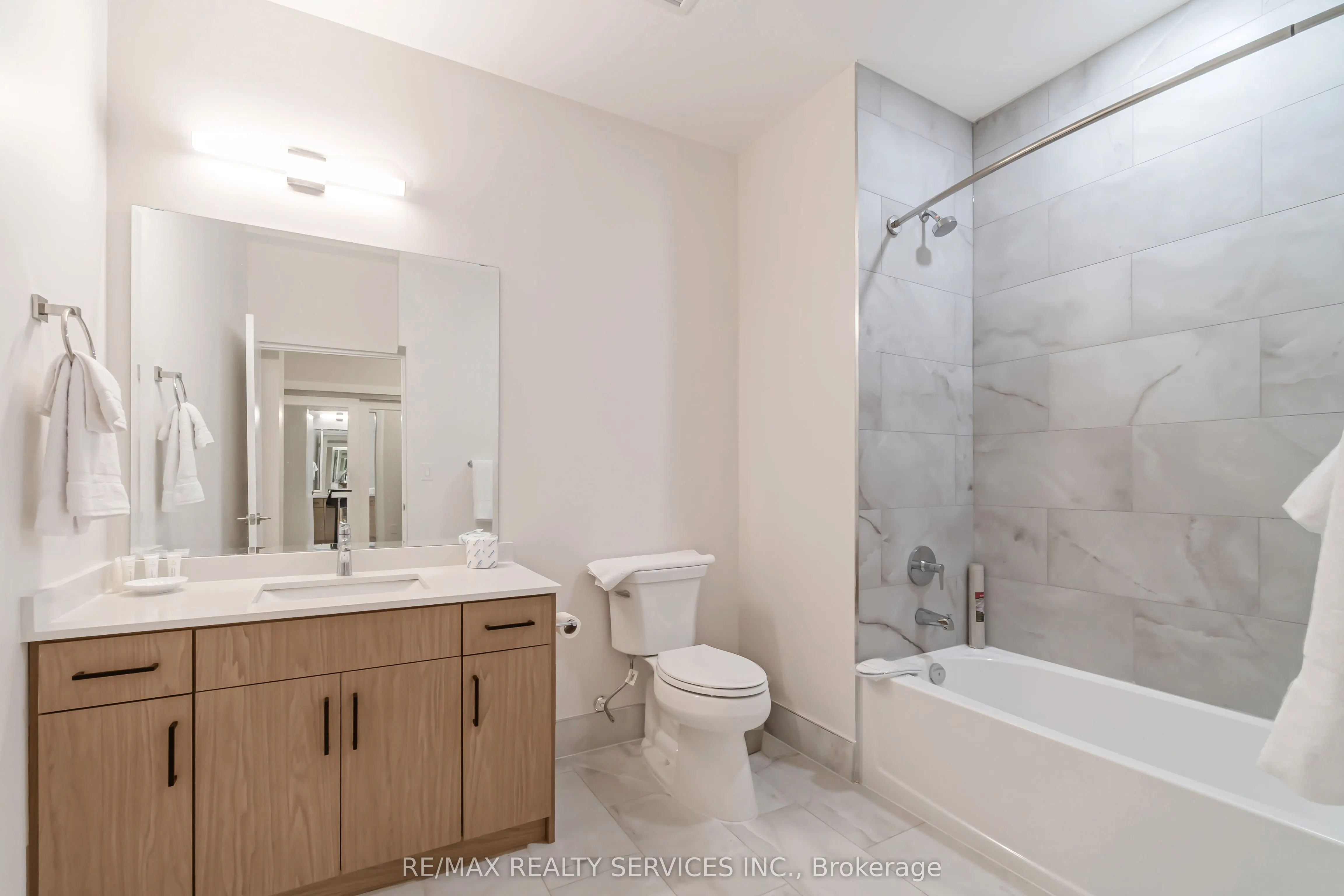 30 DEAN PARK Road, ##9