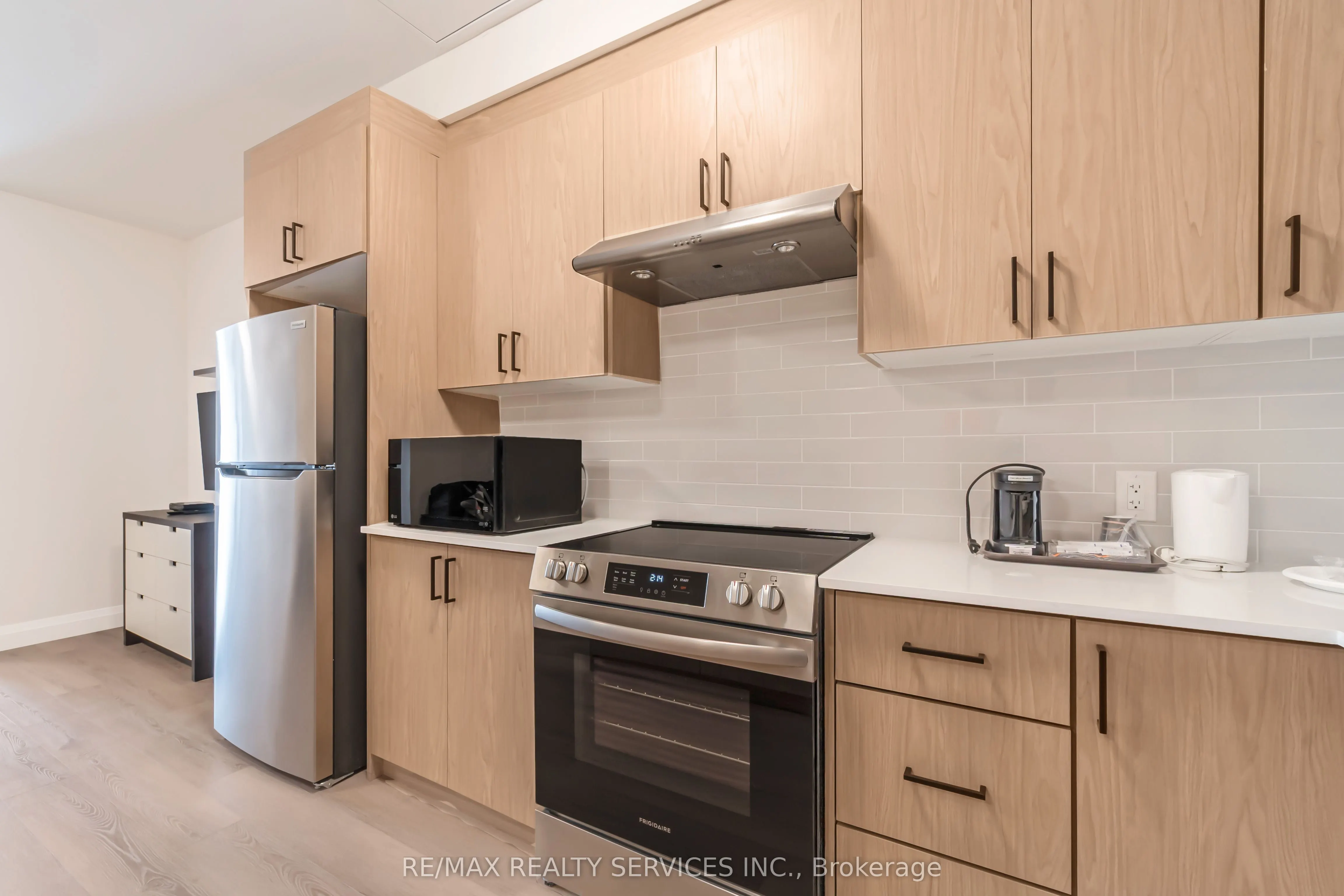 30 DEAN PARK Road, ##9