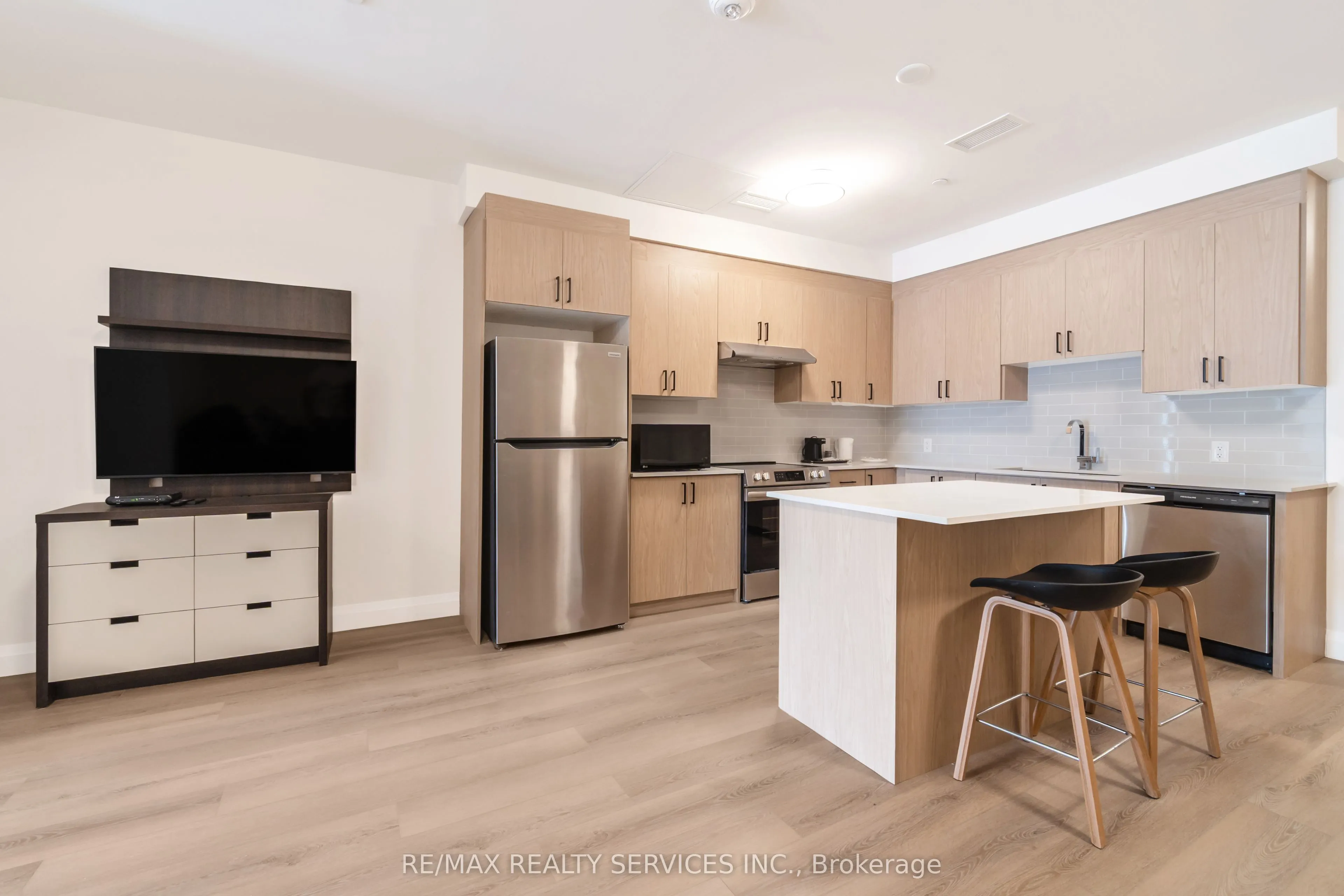 30 DEAN PARK Road, ##9